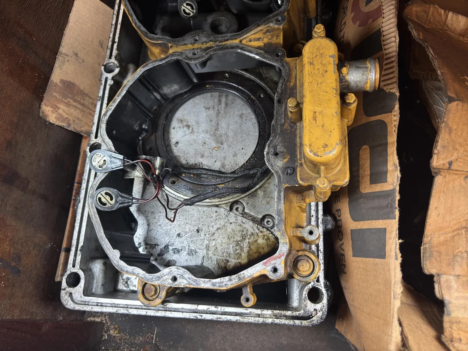 Contents Of Crate: Caterpillar Diesel Engine Core Parts, photo 6 of 7