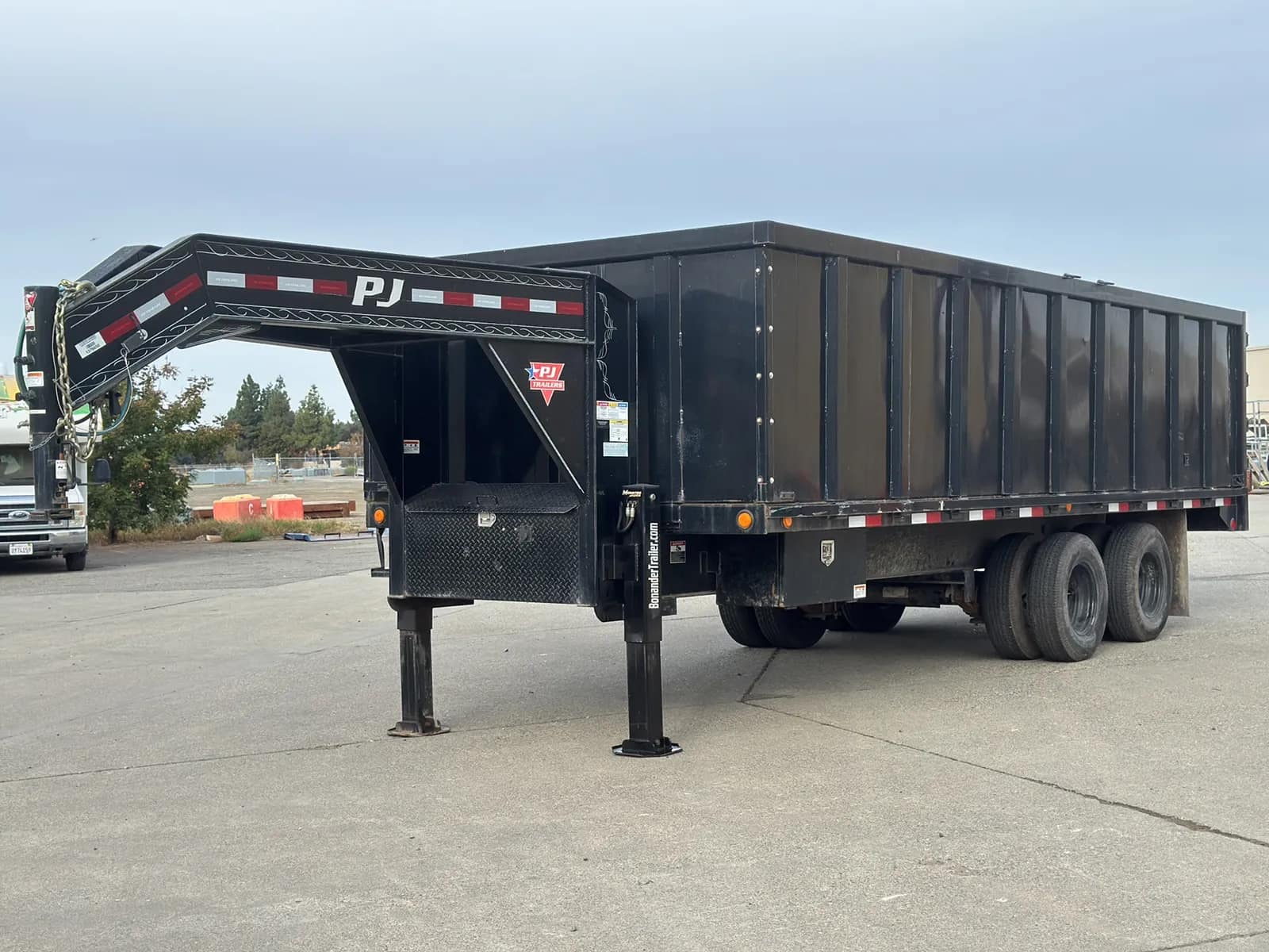 2022 PJ 3D302 20' Gooseneck Dump Trailer, photo 2 of 87