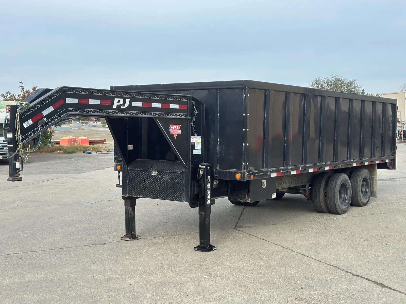 2022 PJ 3D302 20' Gooseneck Dump Trailer, photo 3 of 87