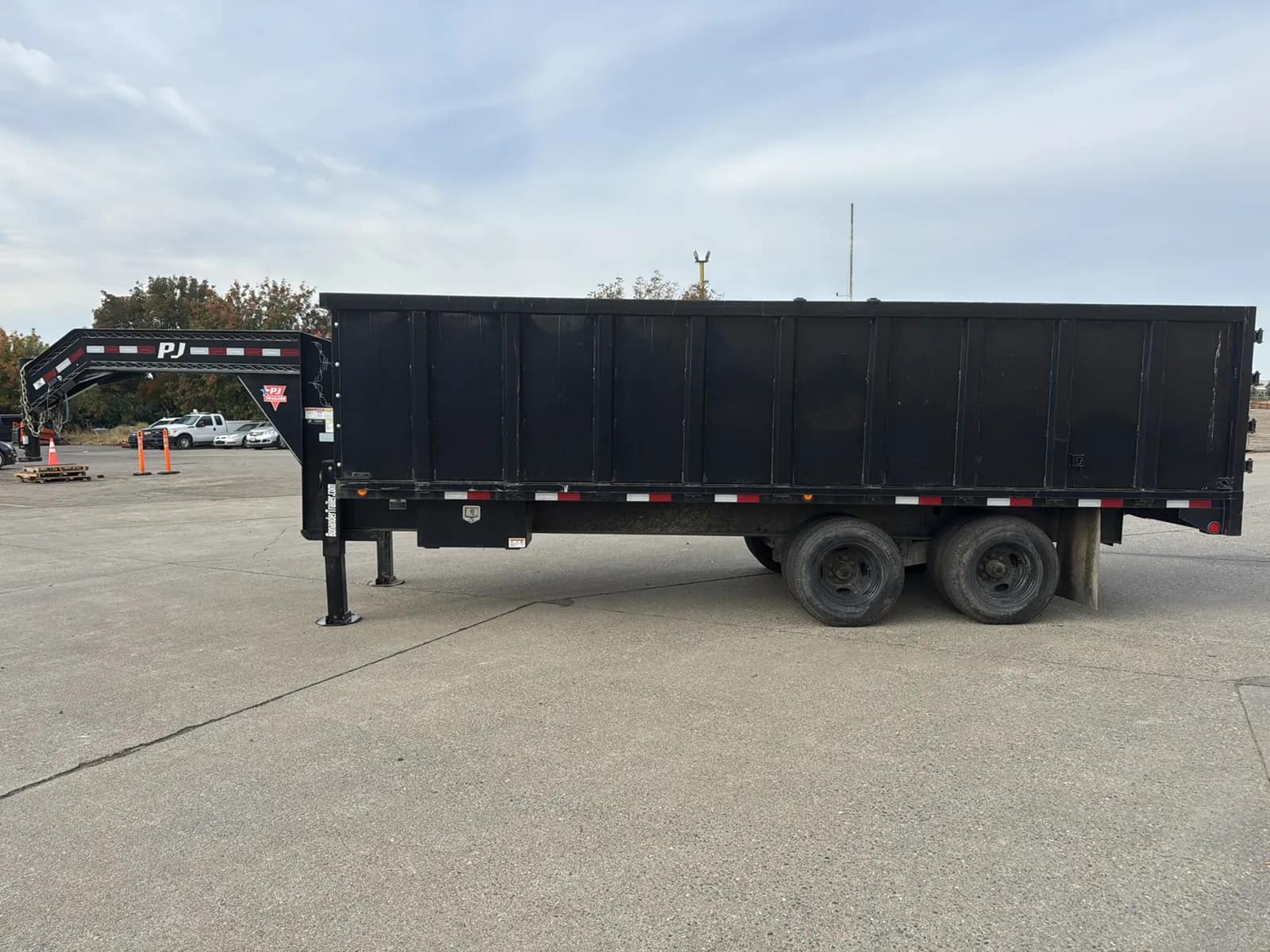 2022 PJ 3D302 20' Gooseneck Dump Trailer, photo 5 of 87
