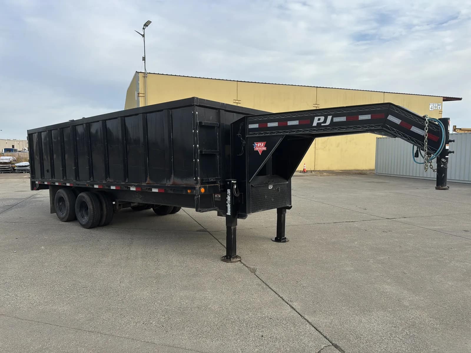 2022 PJ 3D302 20' Gooseneck Dump Trailer, photo 10 of 87