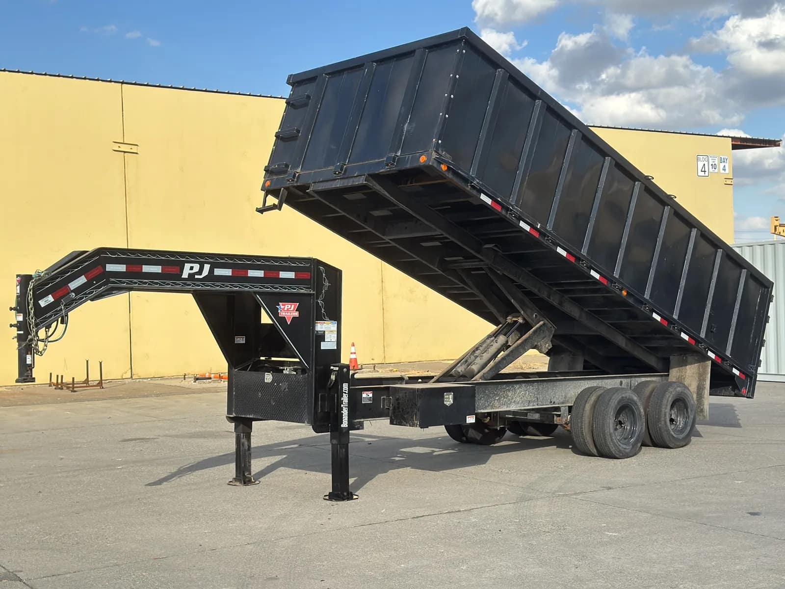 2022 PJ 3D302 20' Gooseneck Dump Trailer, photo 81 of 87