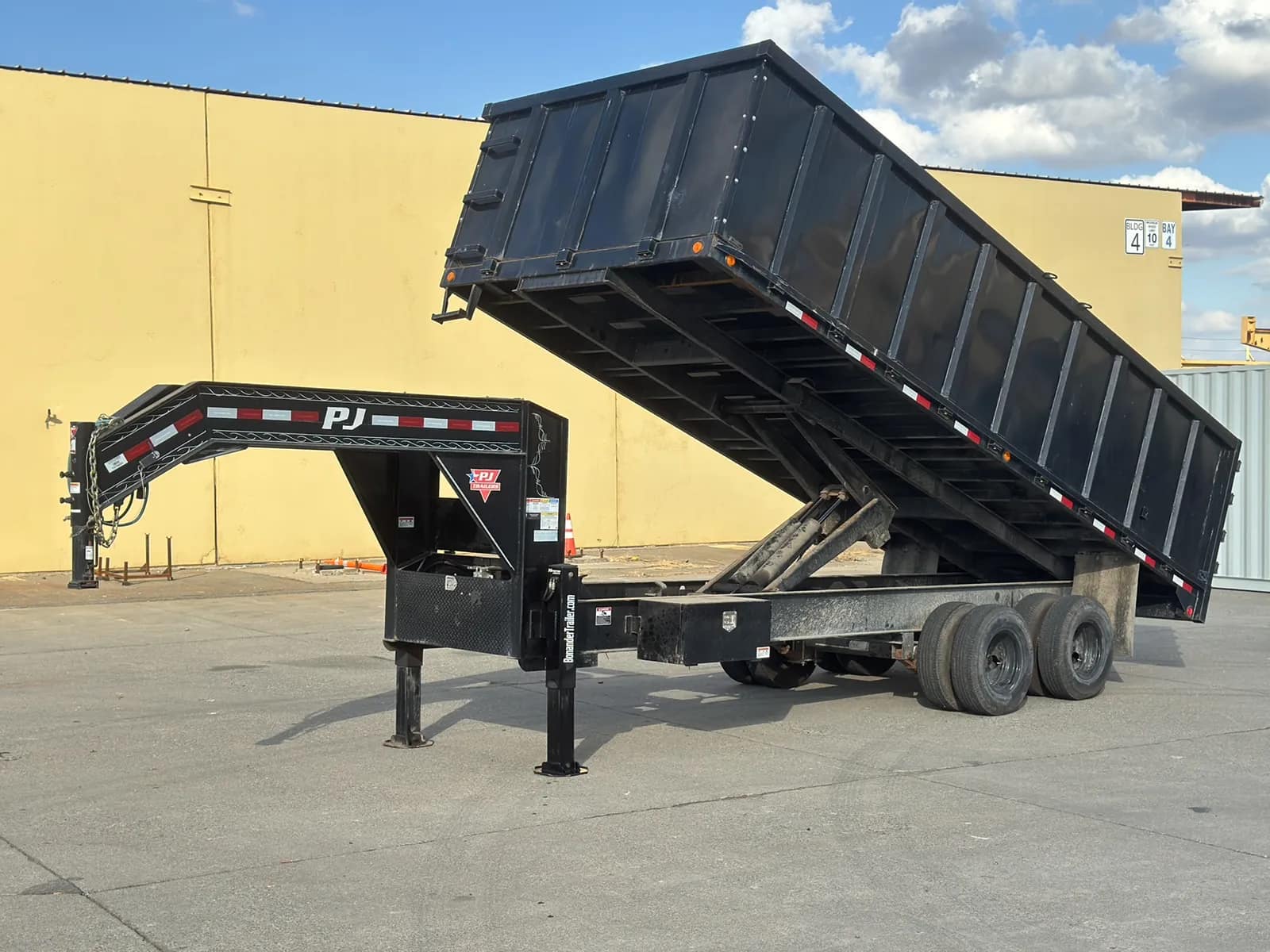 2022 PJ 3D302 20' Gooseneck Dump Trailer, photo 82 of 87