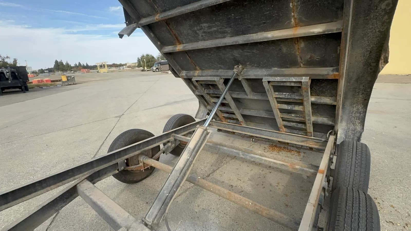 2016 Diamond C 12' Dump Trailer, photo 48 of 54