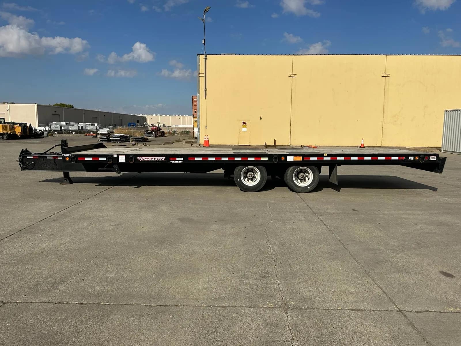 2022 Towmaster T-40T 27' Tilt Deck Flatbed Trailer, photo 8 of 43