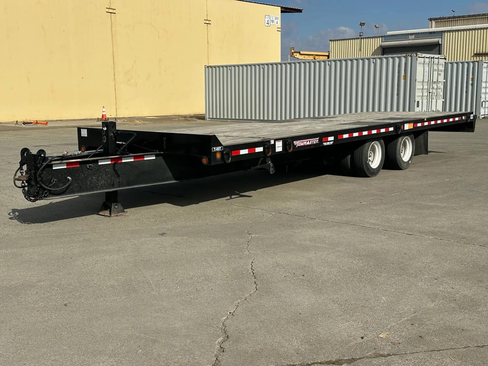 2022-towmaster-t-40t-27-tilt-deck-flatbed-trailer-mvvj310q