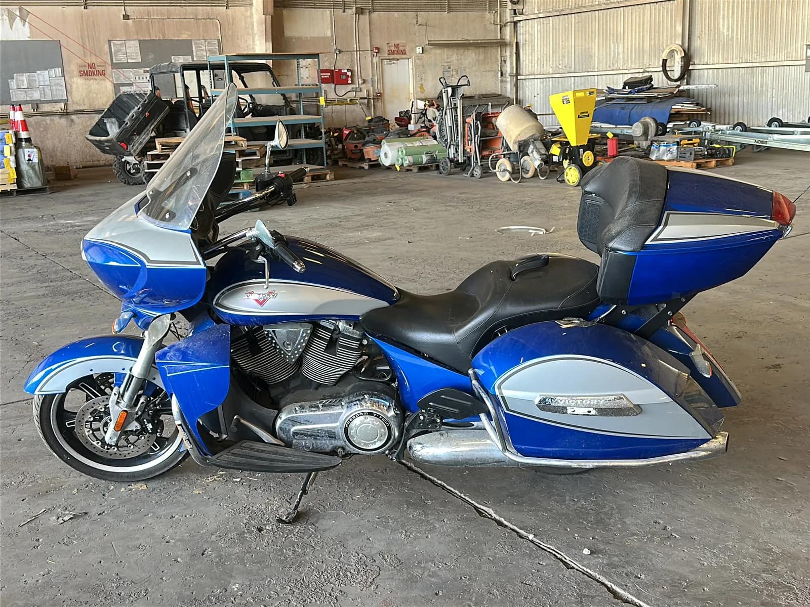 2014 Victory Cross Country Tour Motorcycle, photo 7 of 44