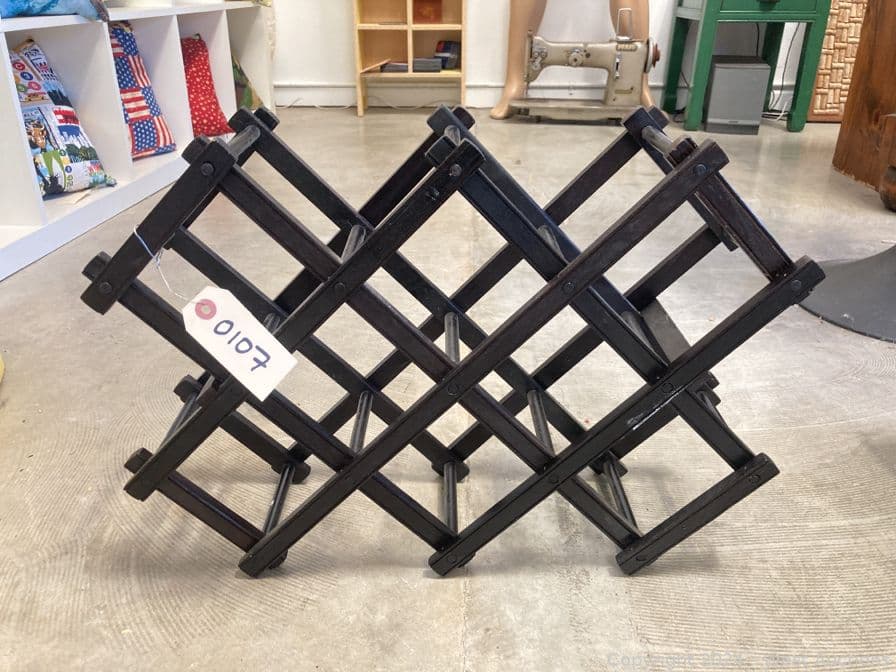 5-of-foldable-wooden-wine-bottle-racks-560163