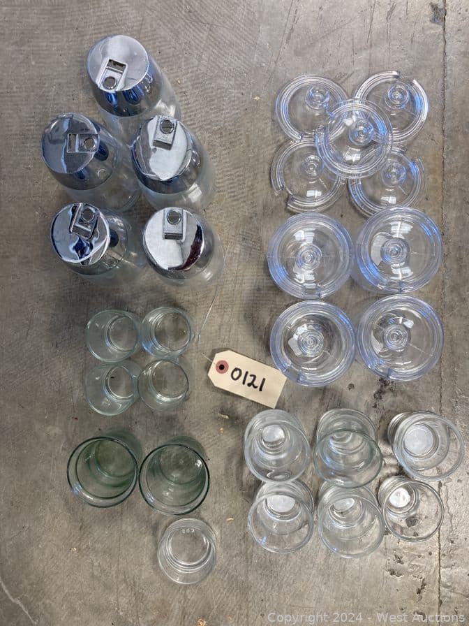 27-miscellaneous-glass-38-plastic-ware-560178