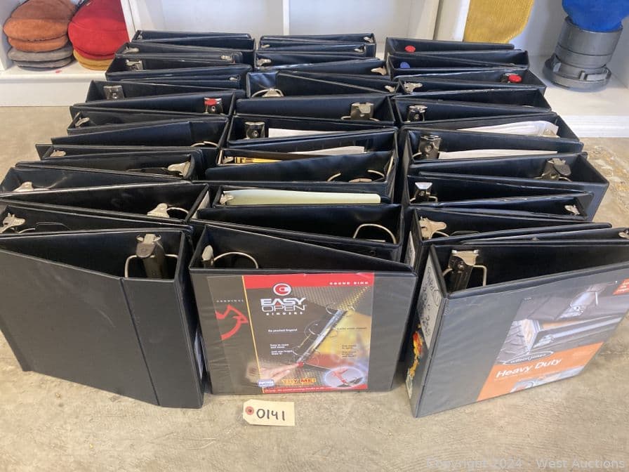 46-lot-of-46-black-ring-binders-560189