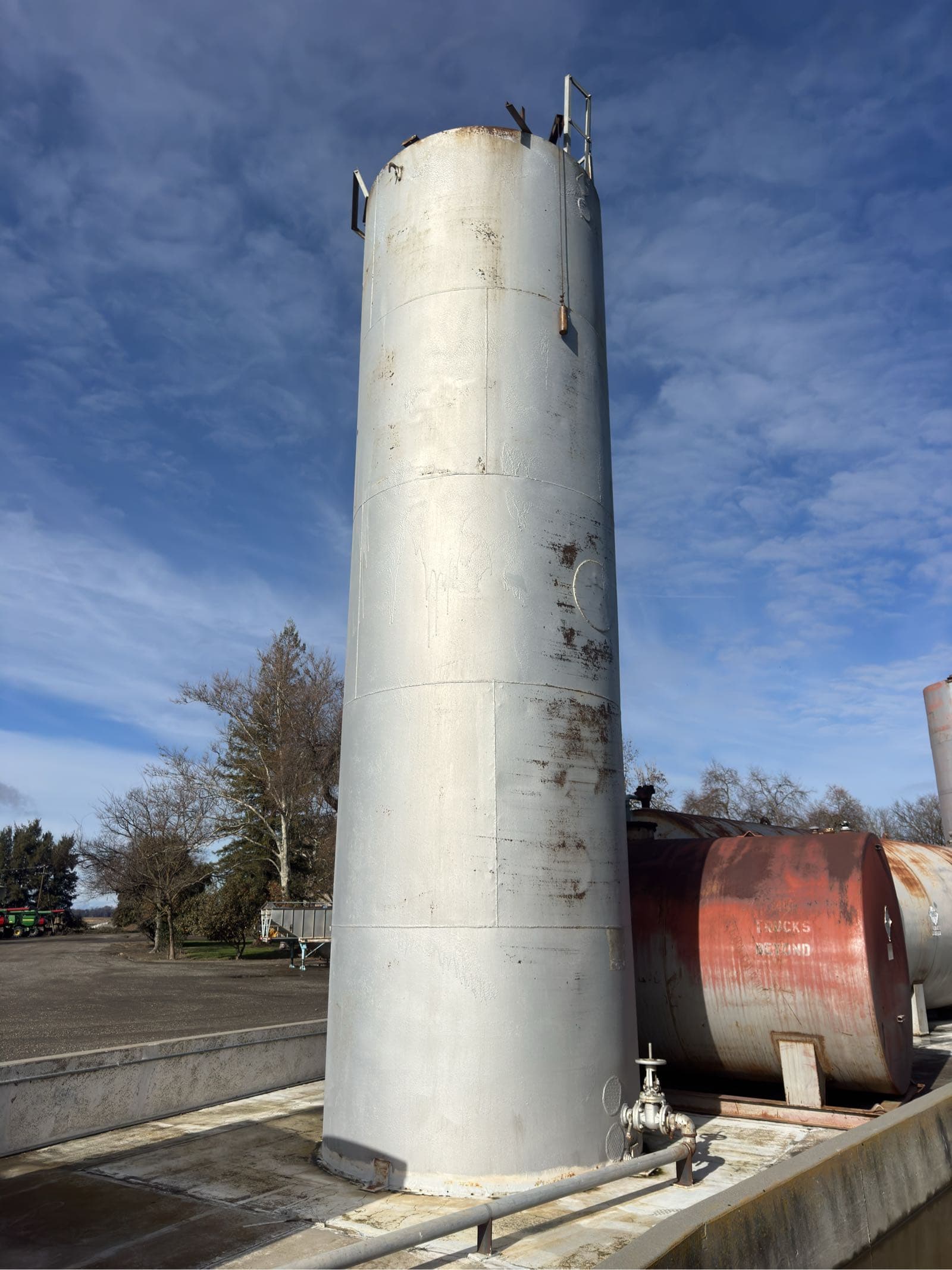 steel-containment-tank-mkbo0gzy