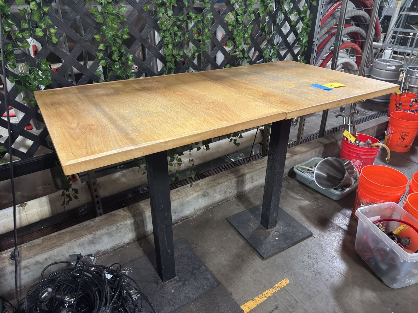 2-cafe-tables-fbd345