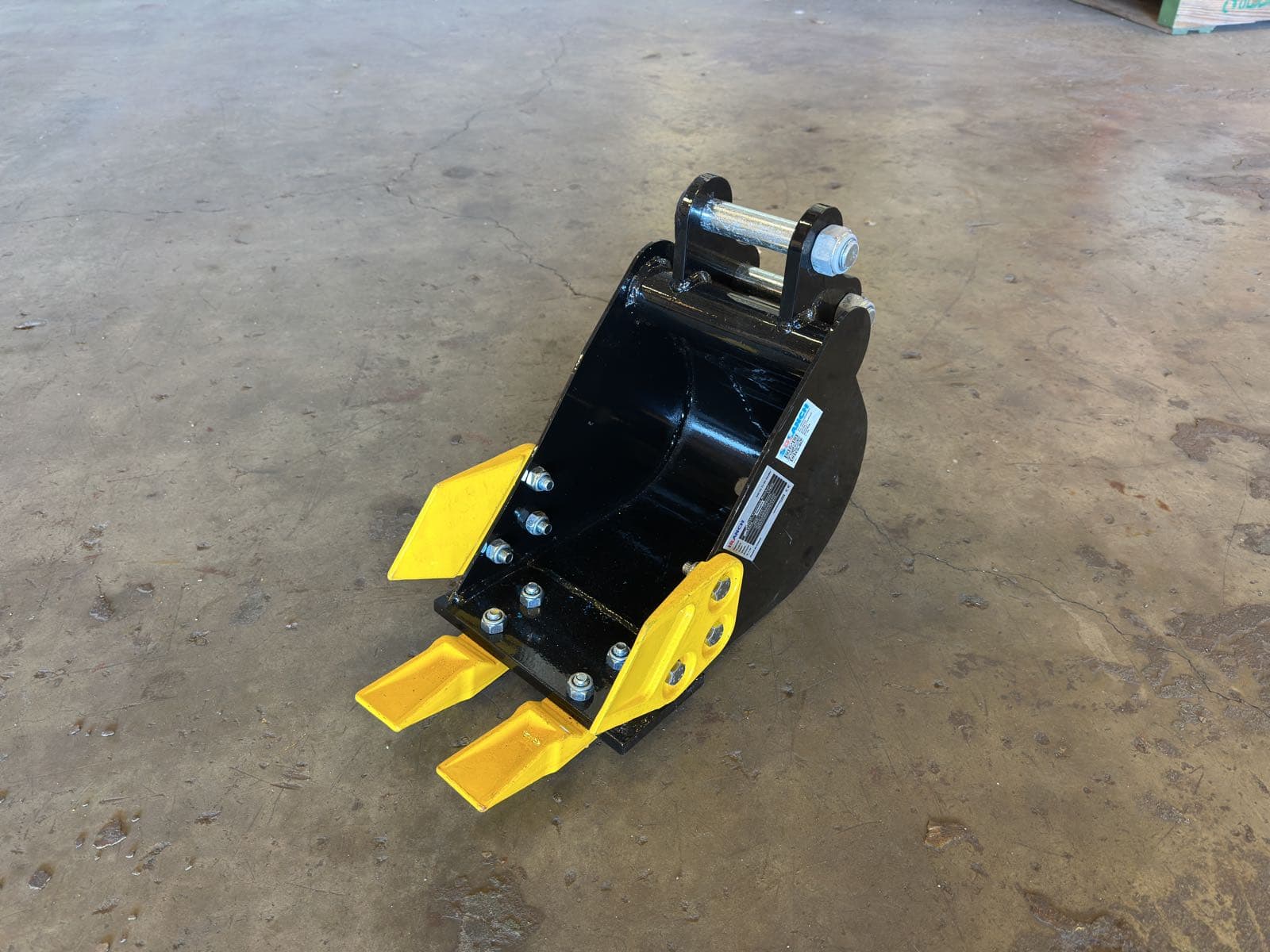 iranch-ireas-20cm-toothed-bucket-for-mini-excavator-unused-mk63d3zy