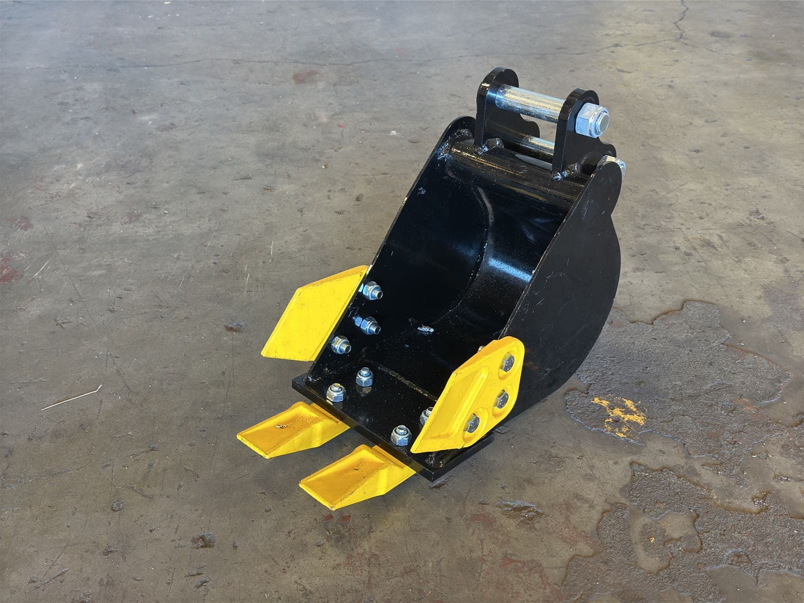 iranch-ireas-20cm-toothed-bucket-for-mini-excavator-unused-mk63dyqa