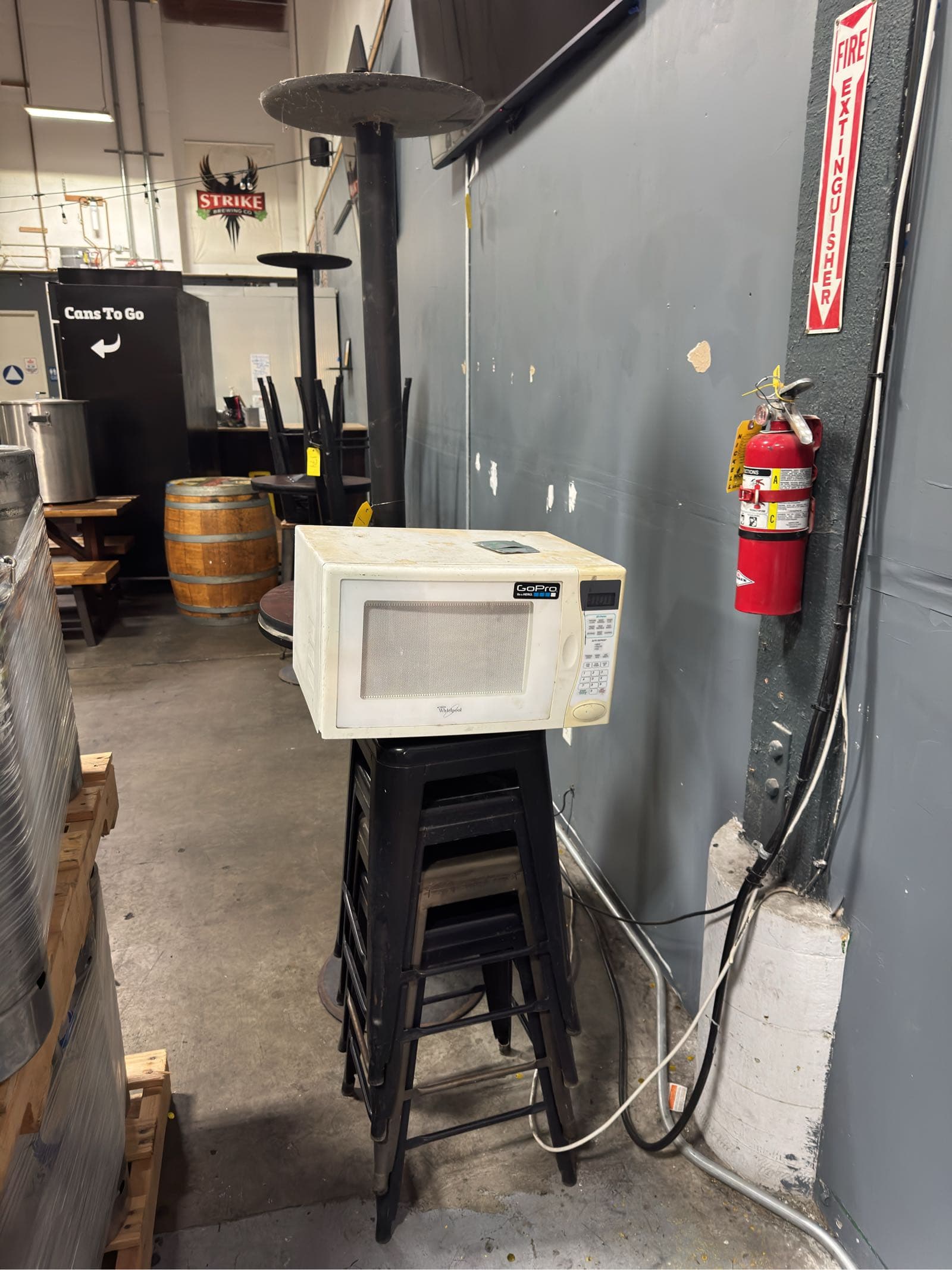 2-bar-stools-4-stools-and-microwave-mk79wl2h