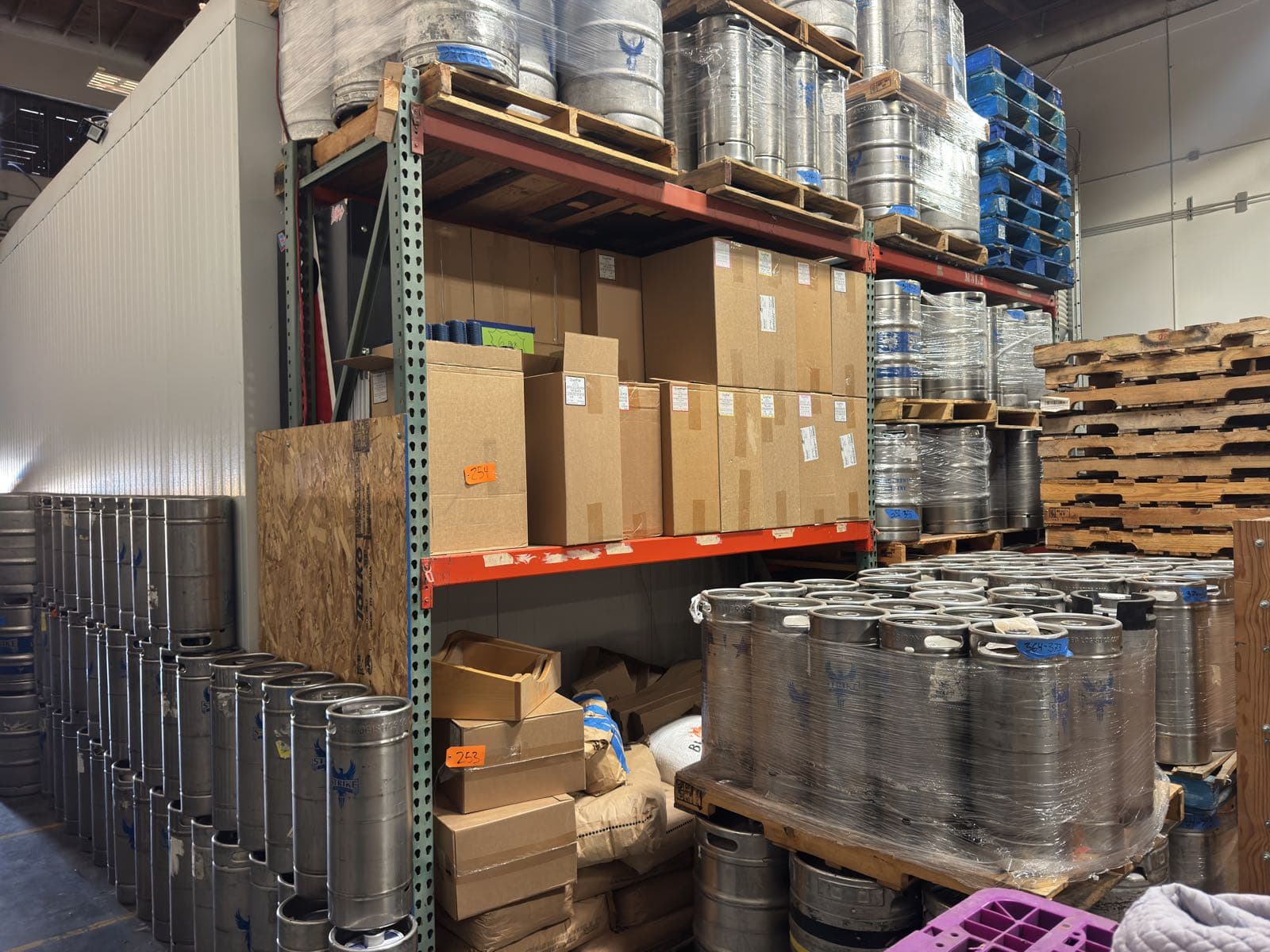 2-sections-of-pallet-racking-with-3-10-uprights-4-8-crossmembers-and-4-7-crossmembers-mkeak6iq