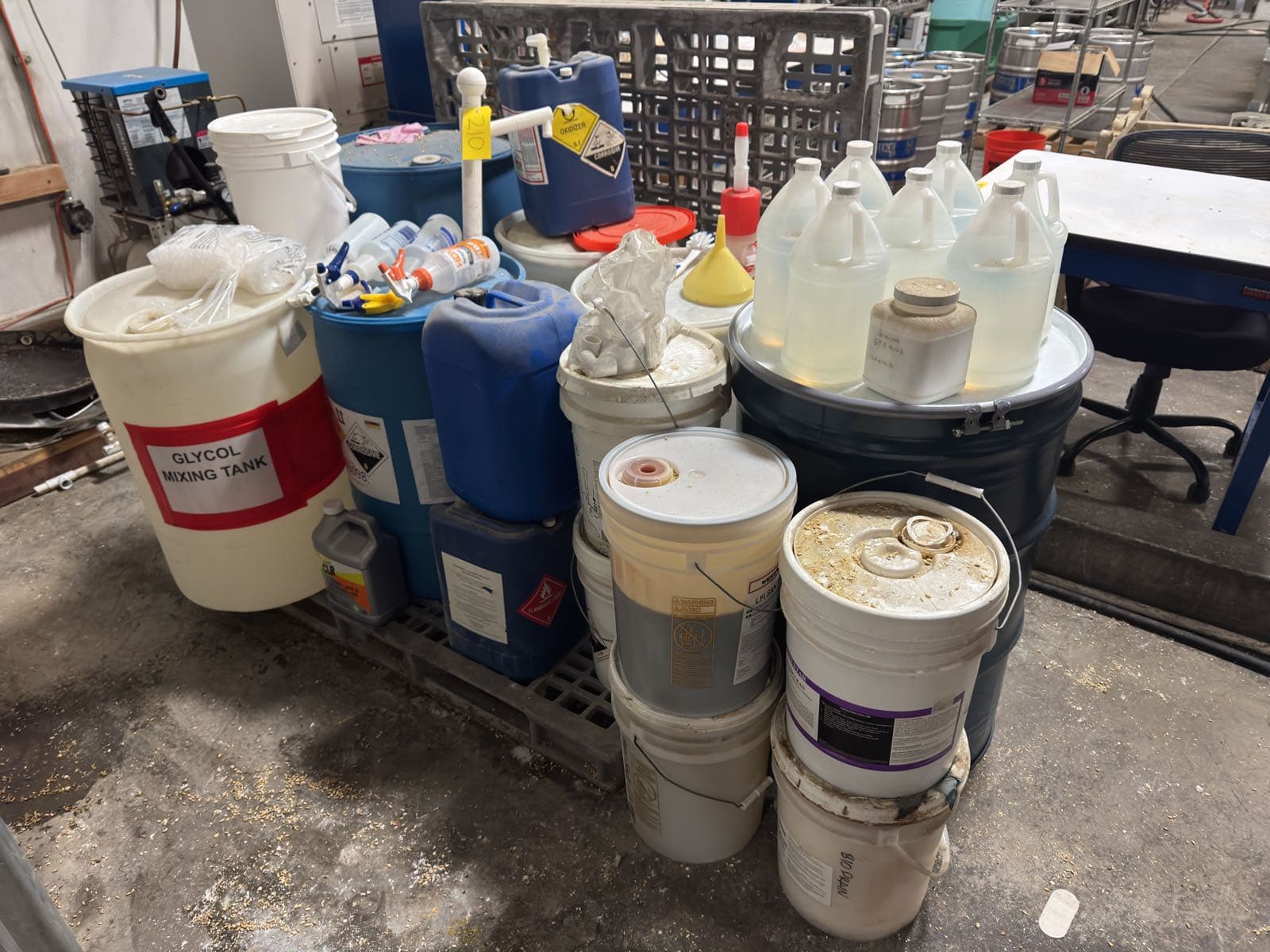 bulk-lot-of-assorted-chemicals-gycol-mixing-tank-perasan-a-isopropyl-no-rinse-clean-phosphoric-acid-e70cfd