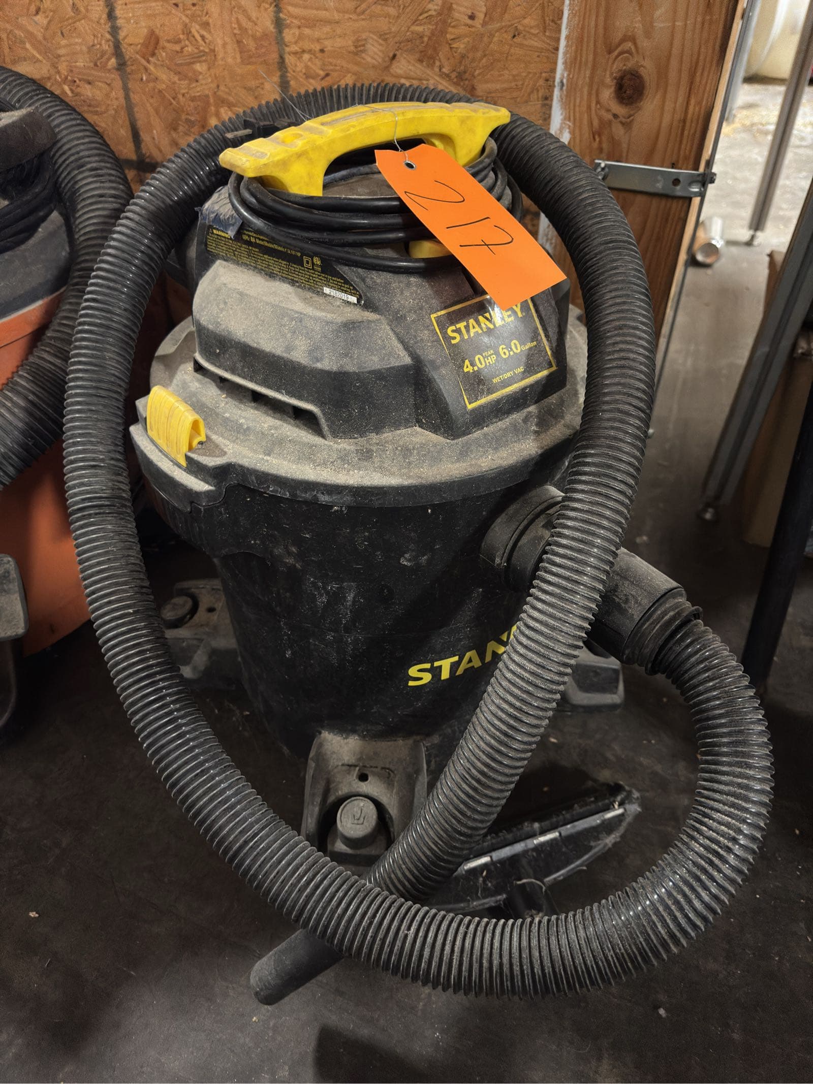 stanley-6-gallon-wet-dry-vac-5eb3ff