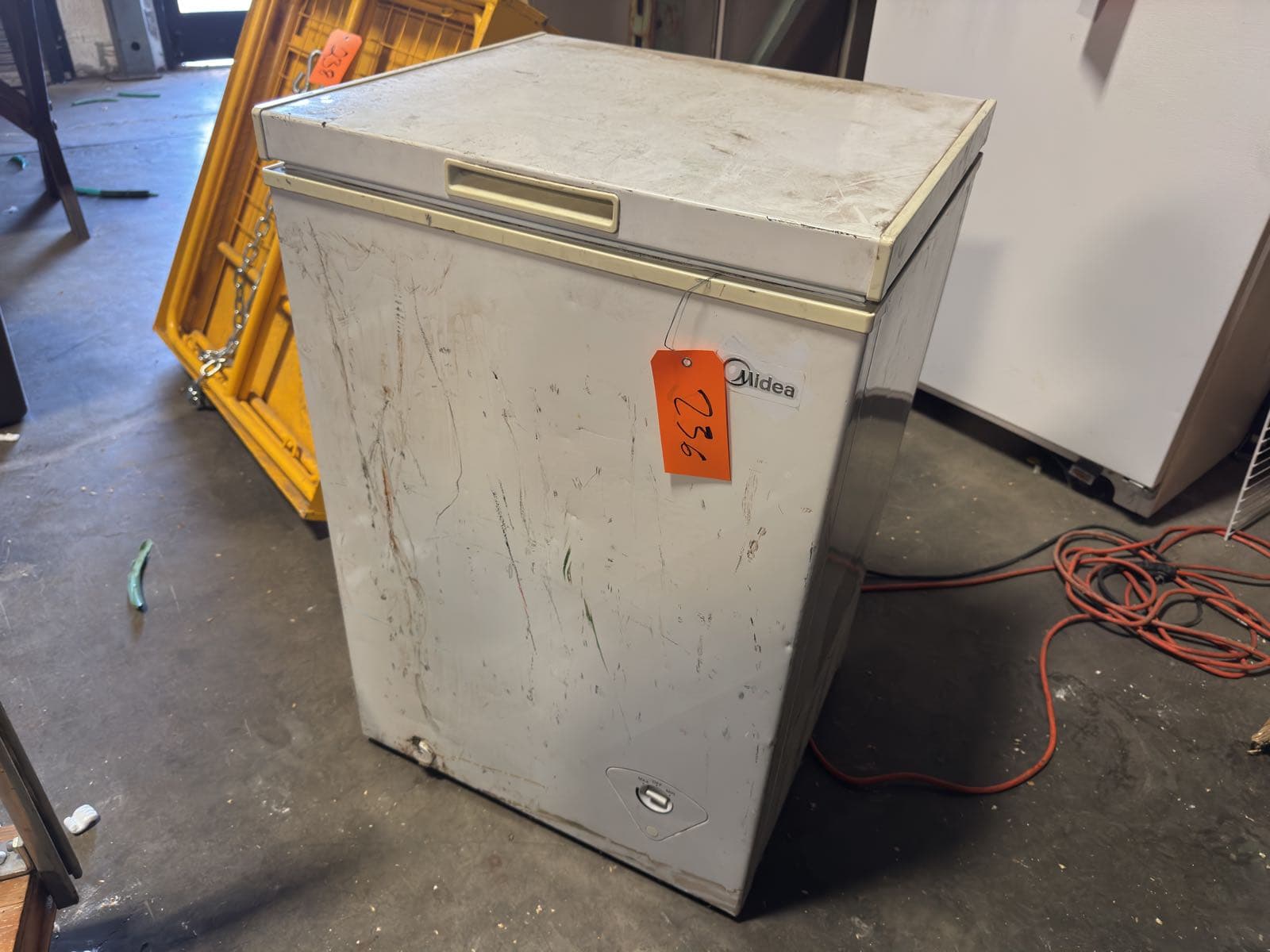 midea-miniature-chest-freezer-51fa2f