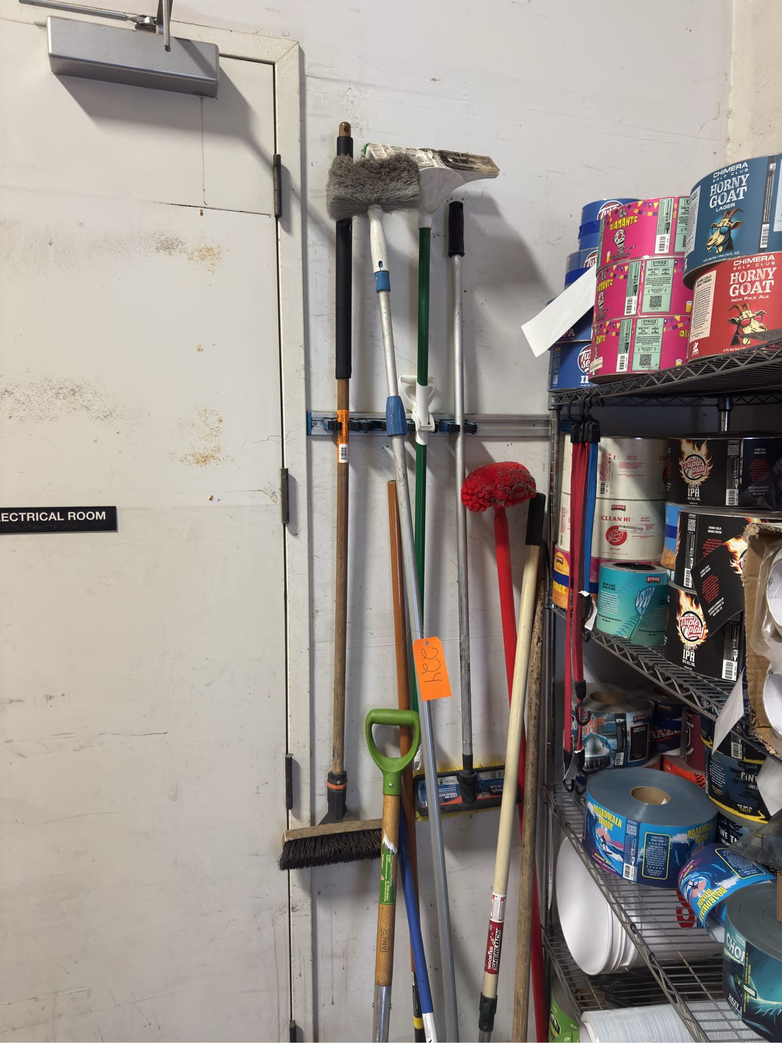 contents-on-wall-brushes-brooms-shovel-squeegee-951b9f