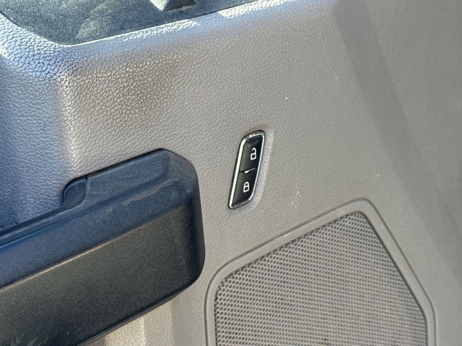 2018-ford-f-550-xl-16-flatbed-truck-86e249