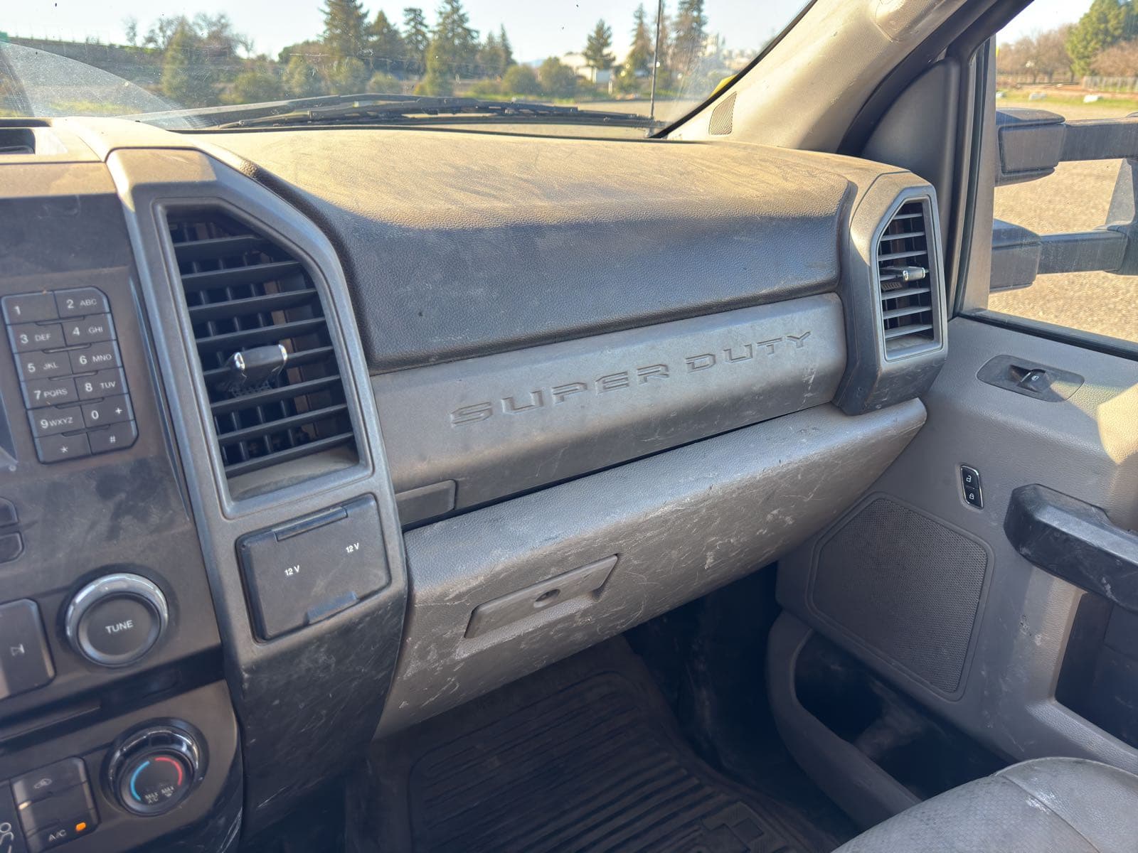 2018-ford-f-550-xl-16-flatbed-truck-86e249