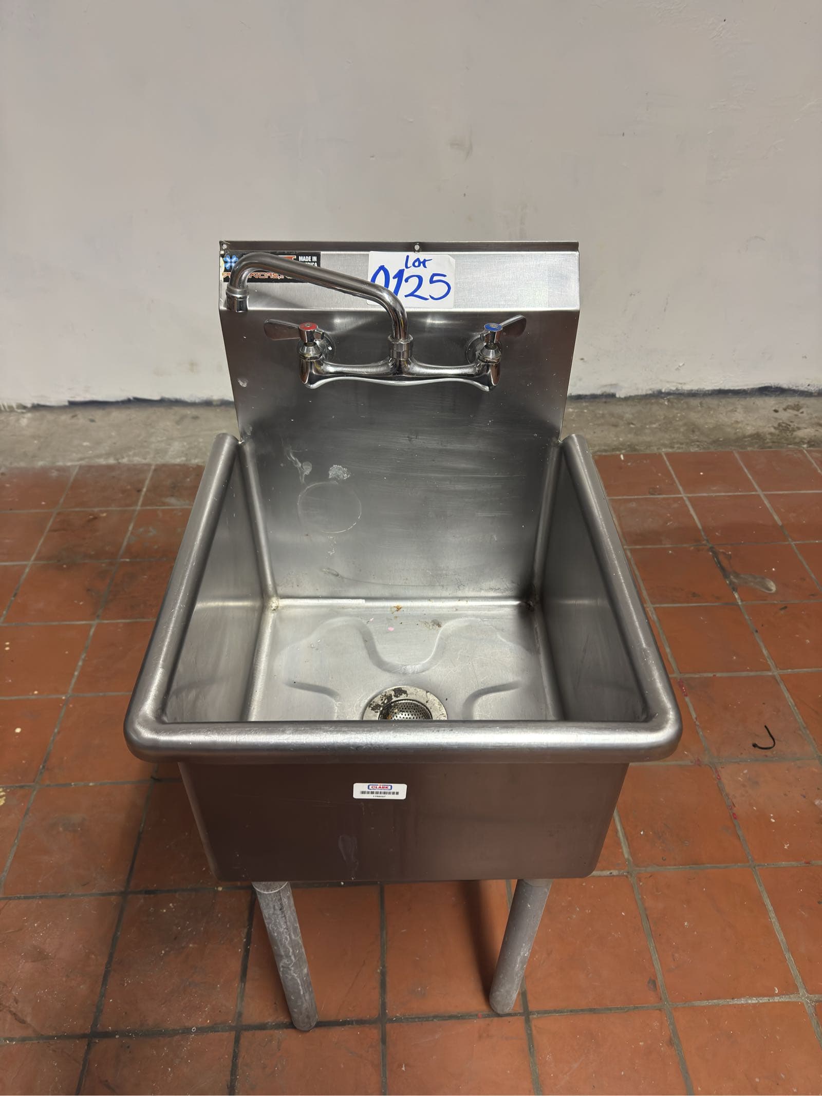 single-standing-sink-6bacc2