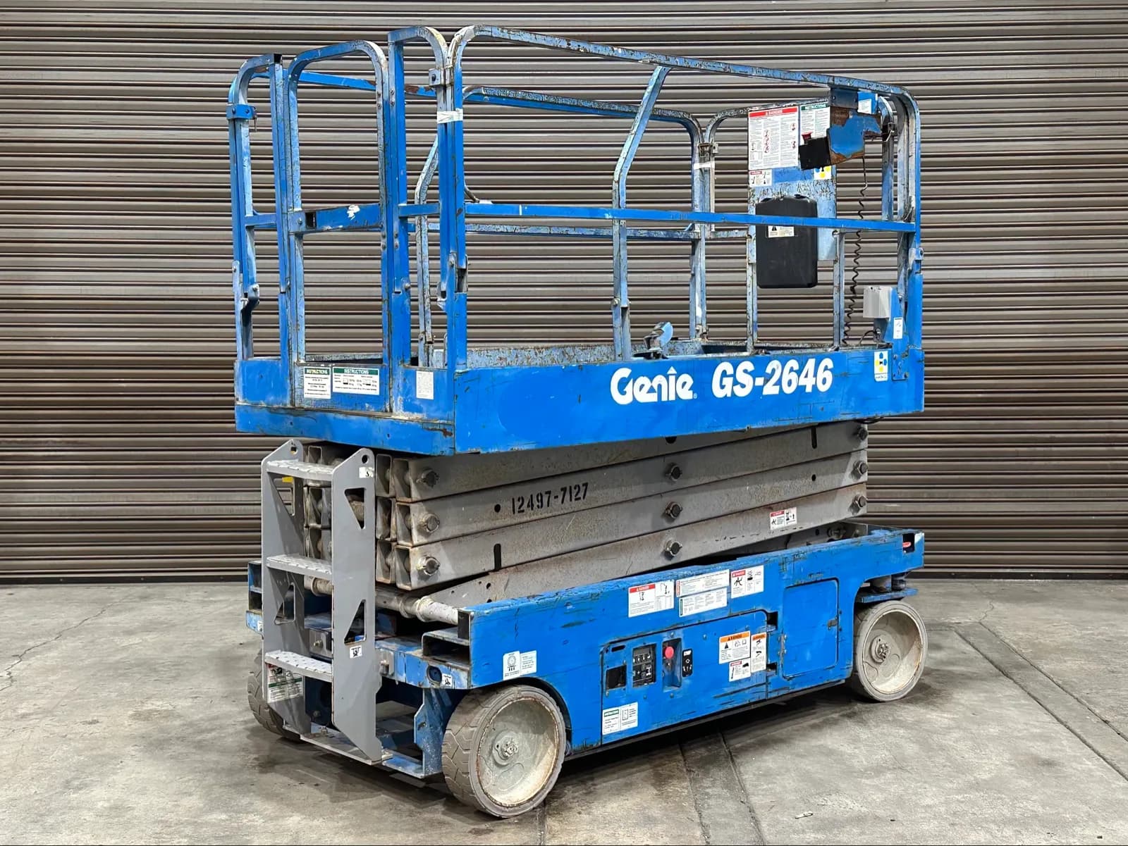 2015-genie-gs2646-electric-scissor-lift-26-max-lift-height-mn3k0brh