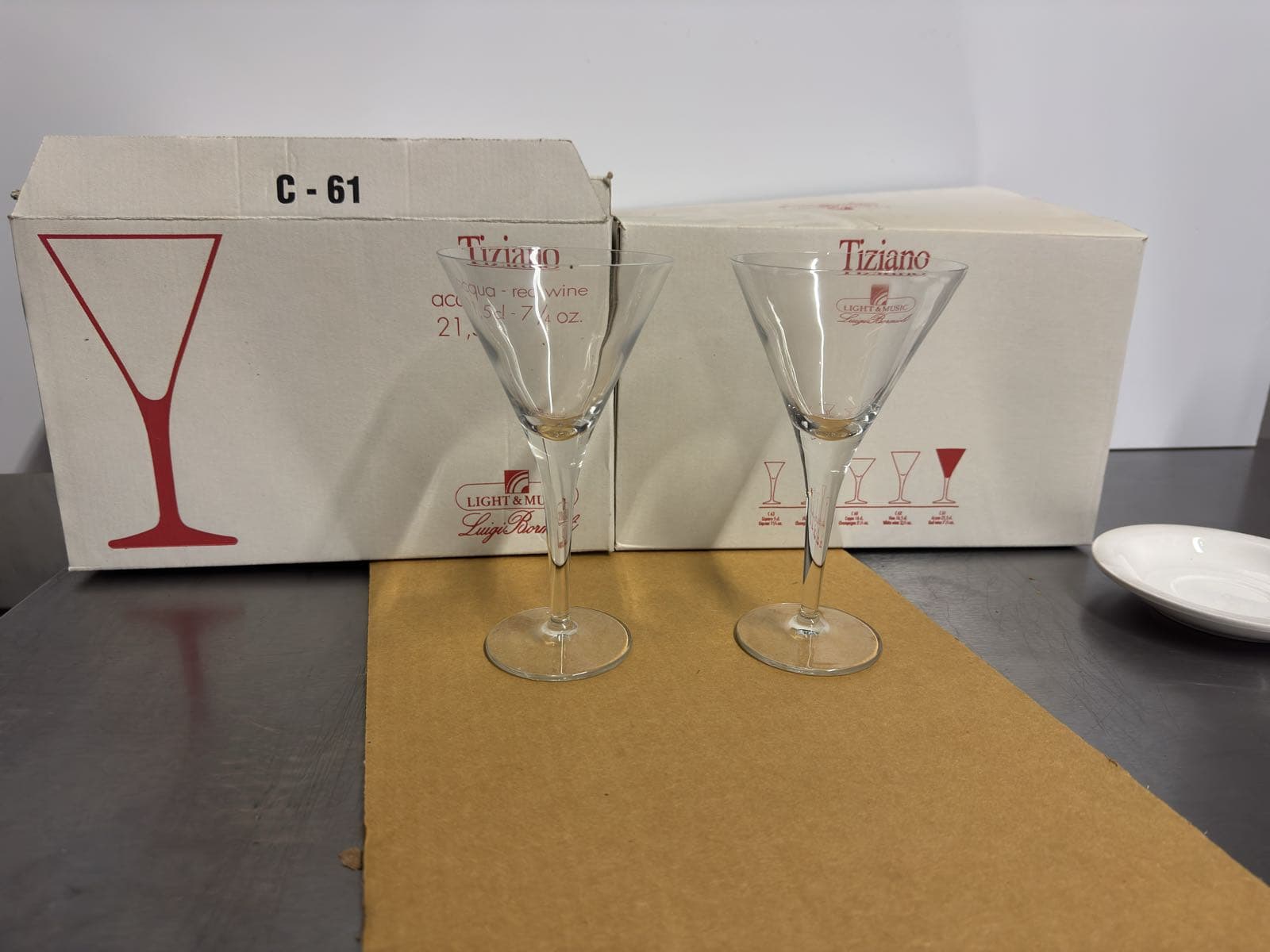 11-martini-glasses-and-100-white-side-orders-plates-mkpq3hm2