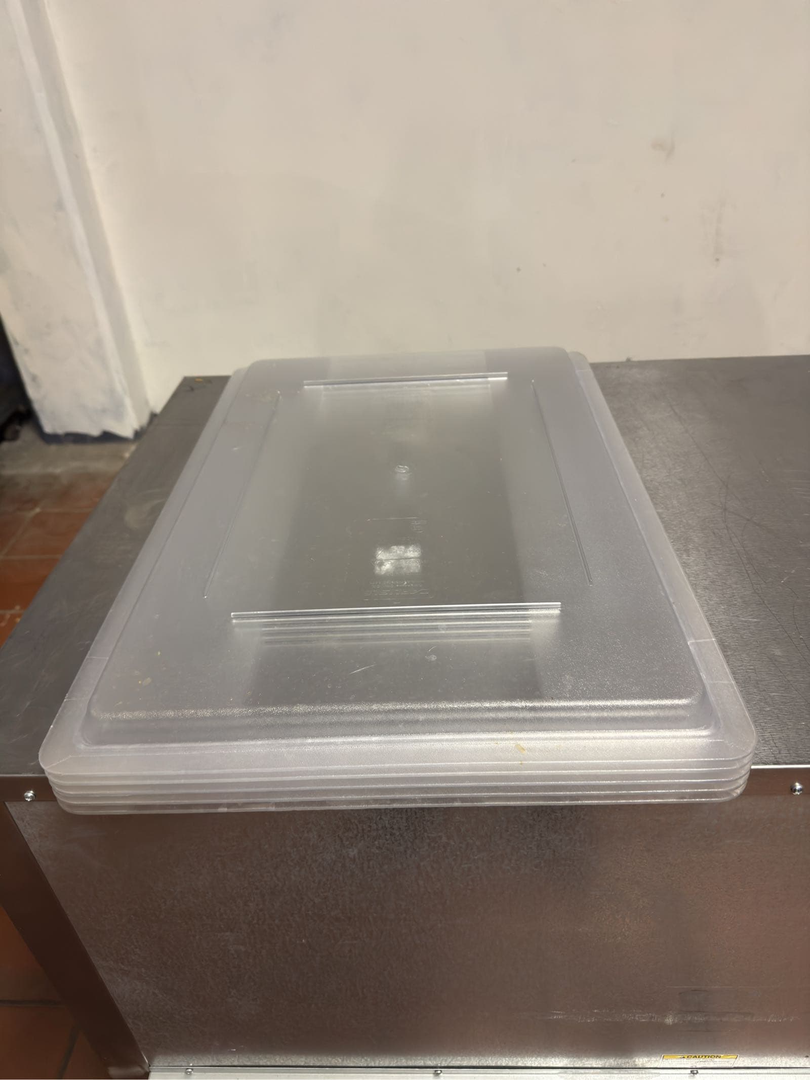 5-carlisle-cambro-lids-18x26-mkpq696v
