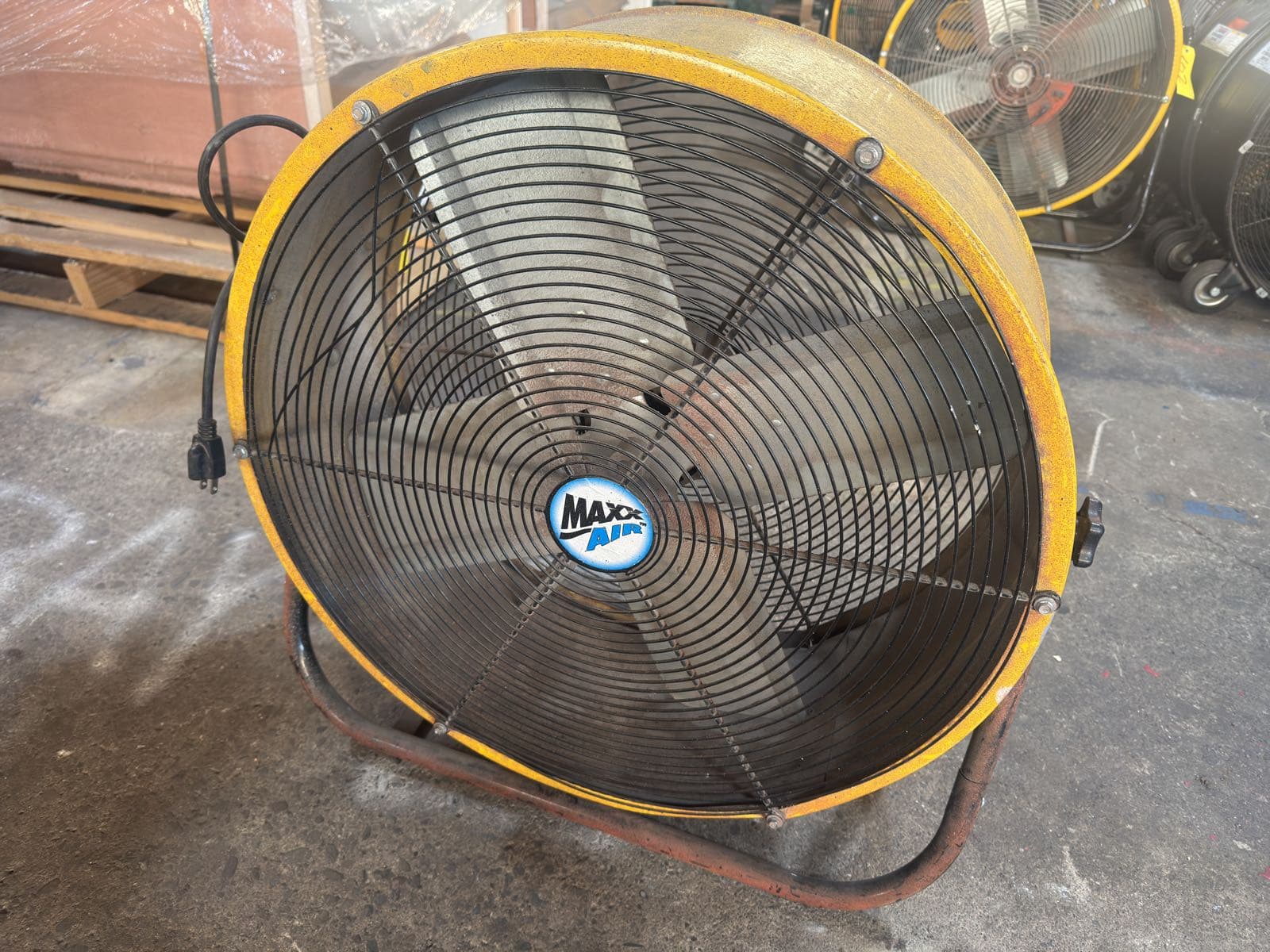 maxx-air-24-shop-fan-1df1b6