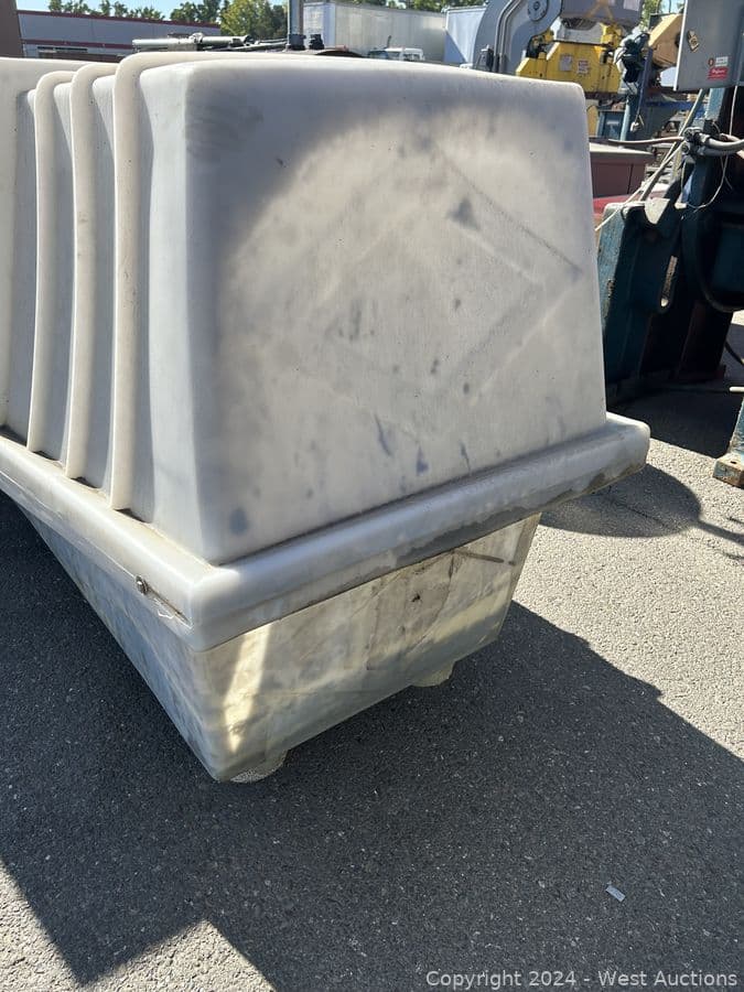 white-oil-container-130-gallon-559374