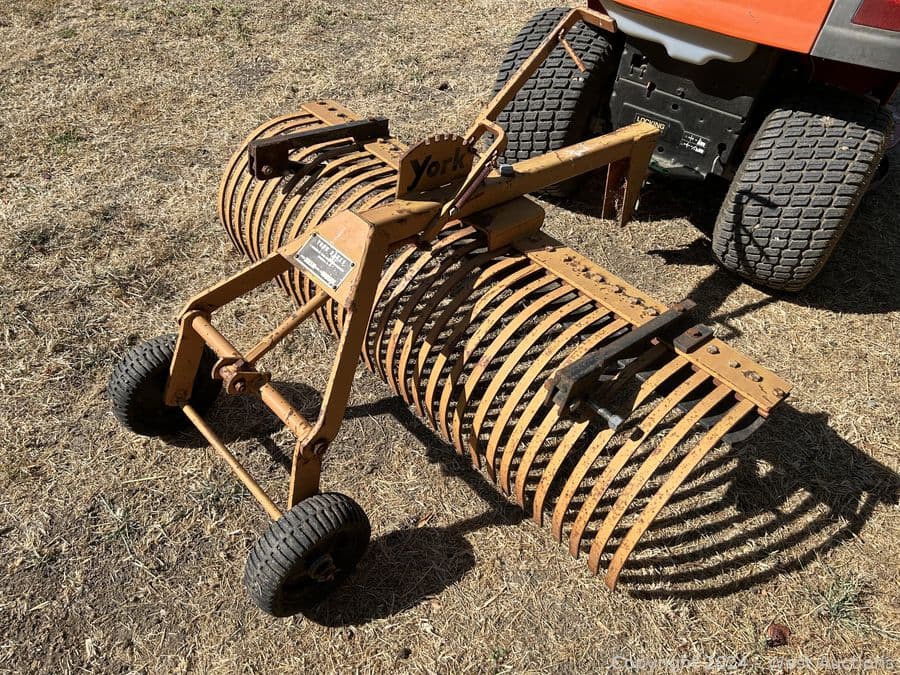 york-small-rake-and-scraper-566286