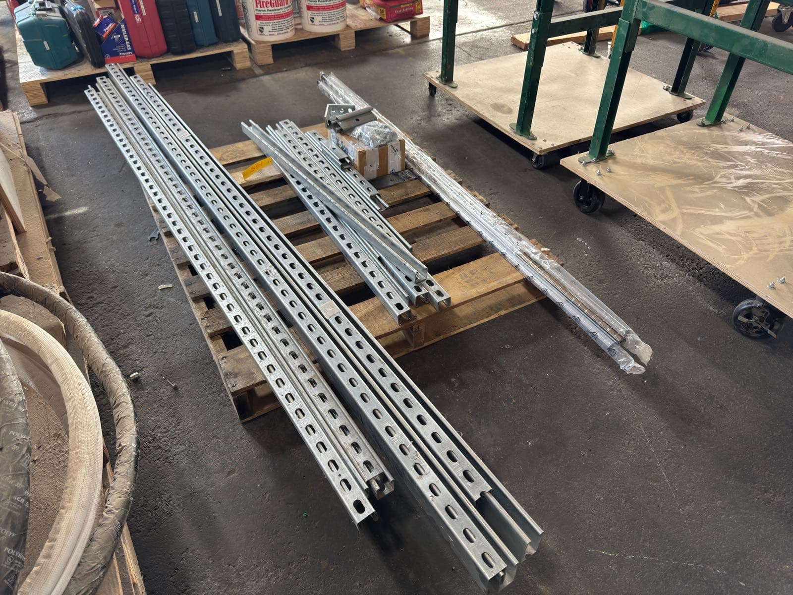 assorted-lengths-of-strut-channel-metro-style-rack-legs-and-more-mkvjls44