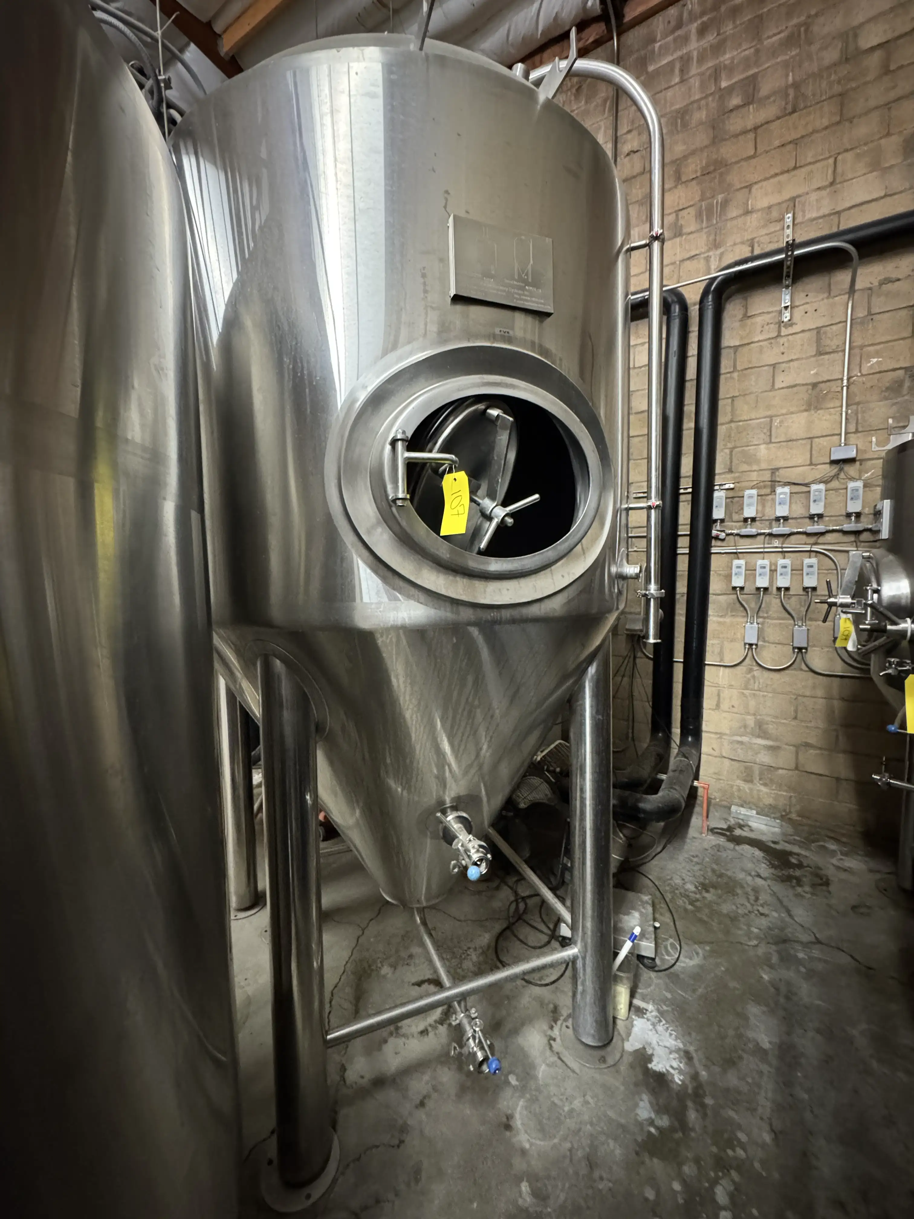 pacfic-brewery-systems-stainless-steel-15bbl-fermentation-tank-mkrbhgk5
