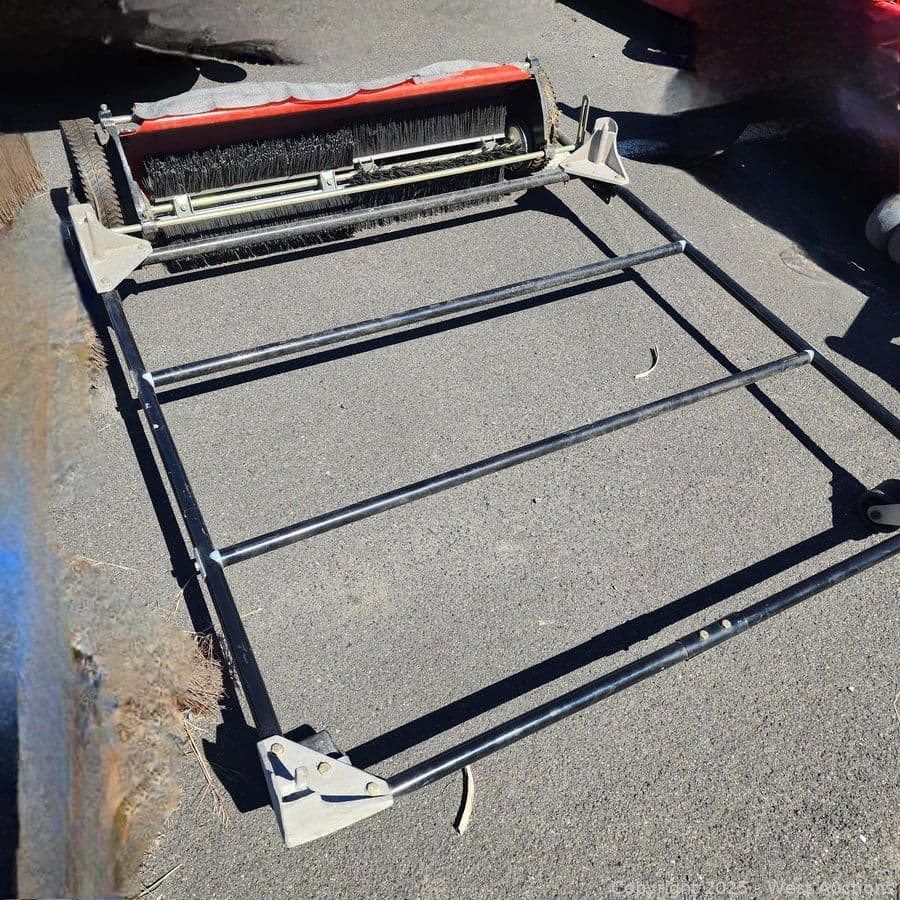 parker-suburbanite-sweeper-581444