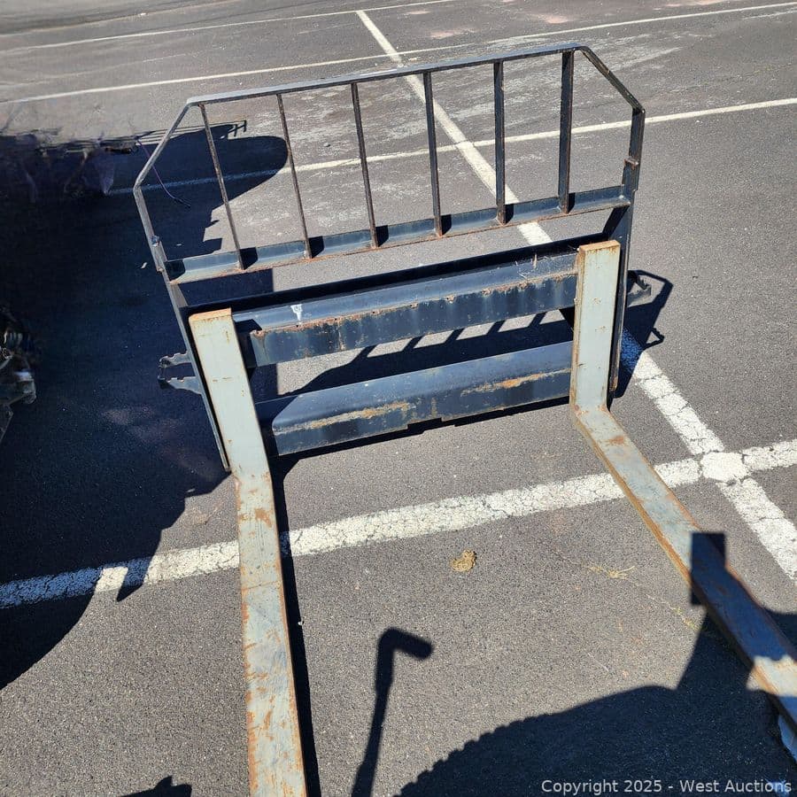 john-deer-pallet-fork-attachment-581446