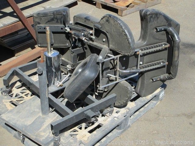 ink-bed-adjustable-tattoo-client-chair-591091