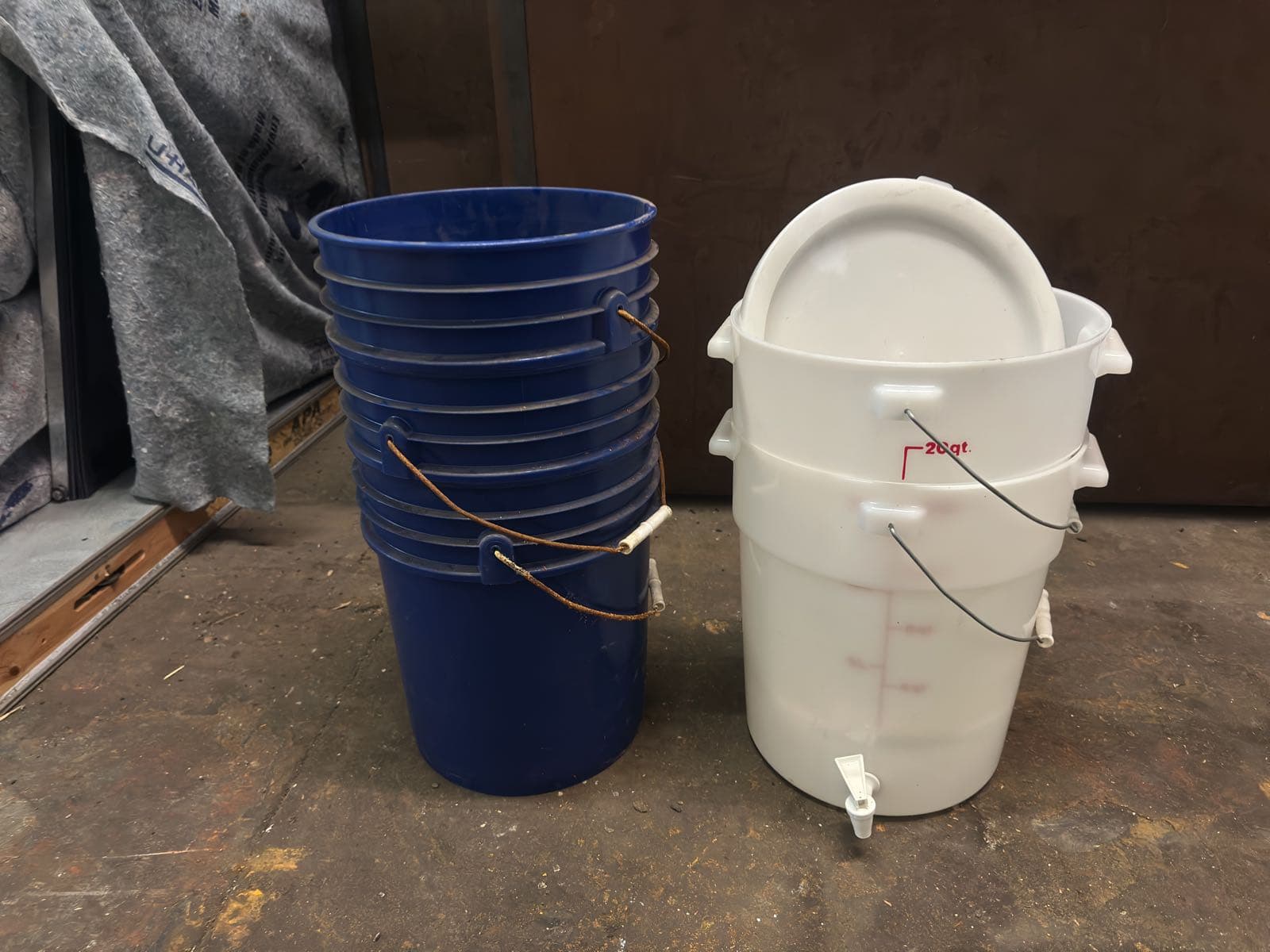 3-buckets-and-2-measuring-buckets-mlrb3jwf