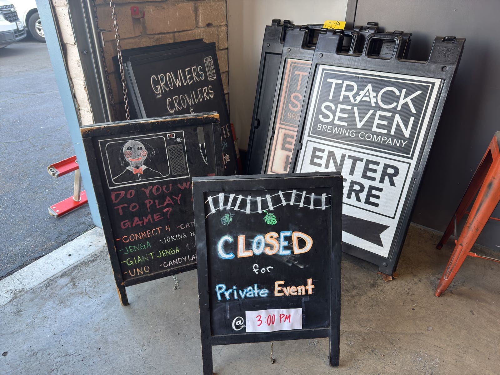 8-assorted-a-frame-collapsing-signage-48a55a