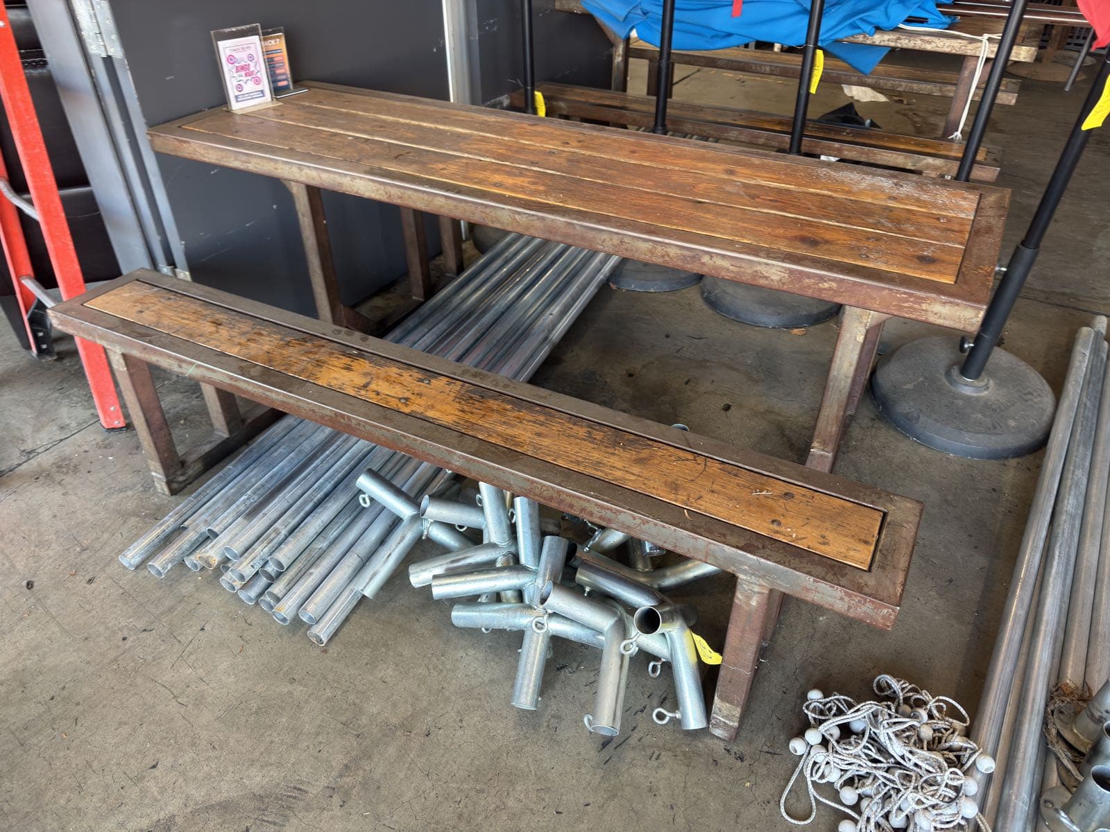 steel-and-wood-table-20e3a3