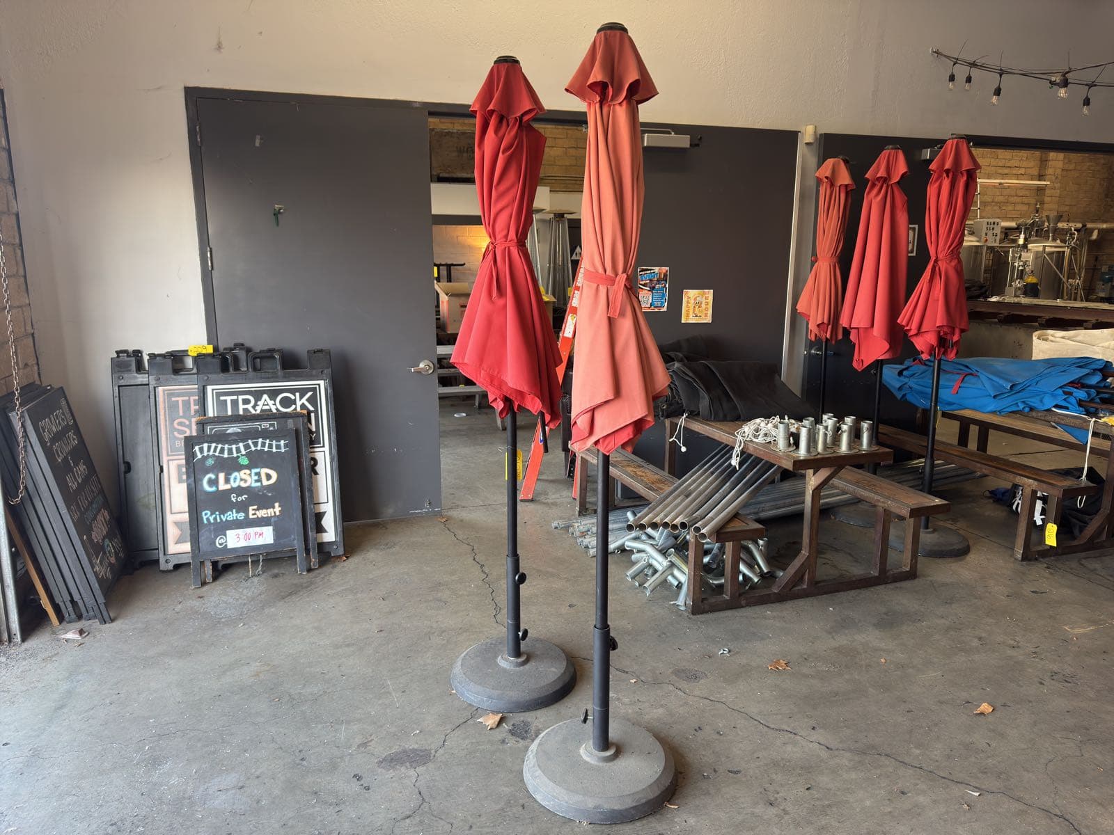 2-patio-umbrellas-with-bases-mkriyvri