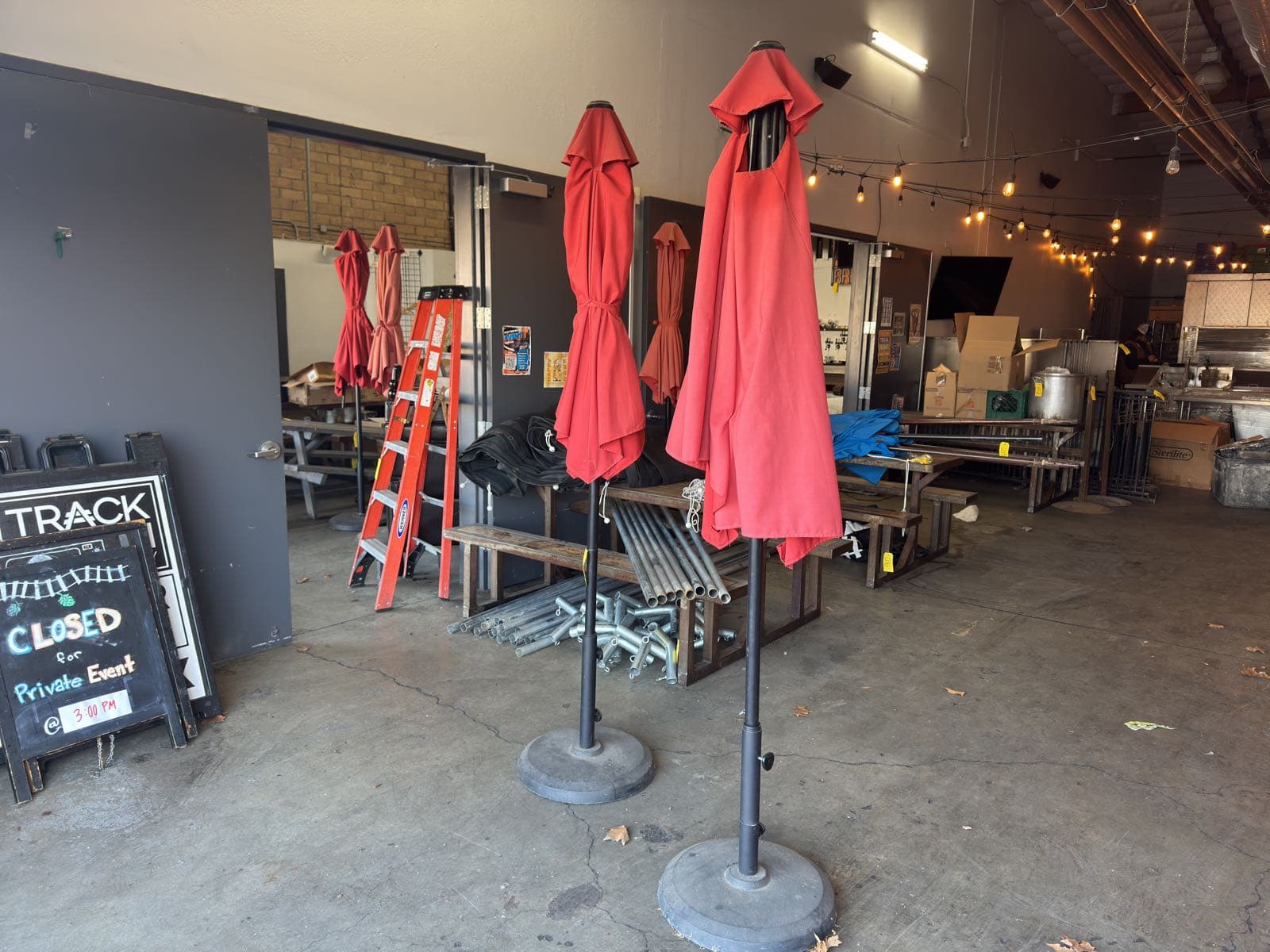 2-patio-umbrellas-with-bases-bdad79