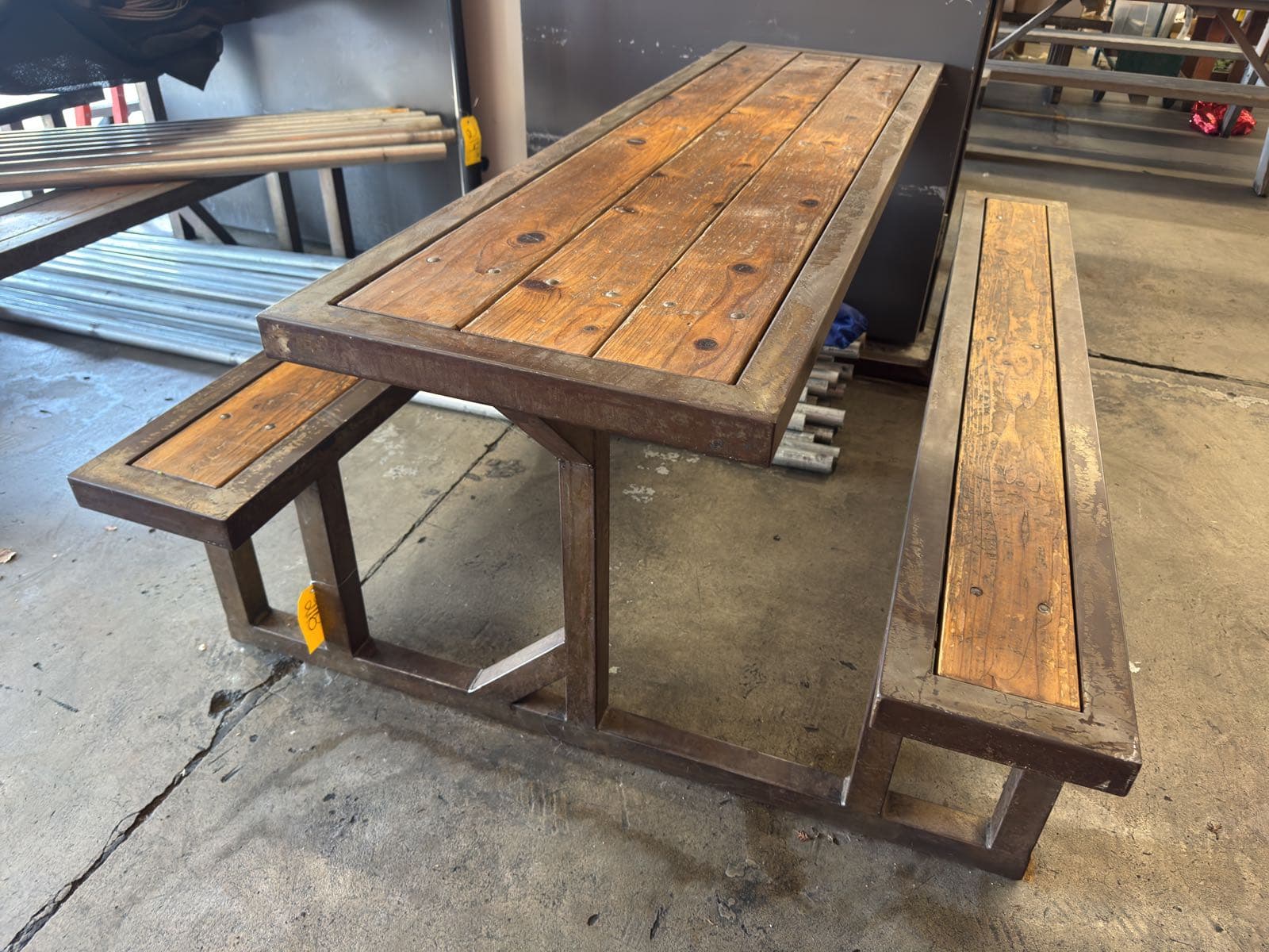 steel-and-wood-bench-620af2
