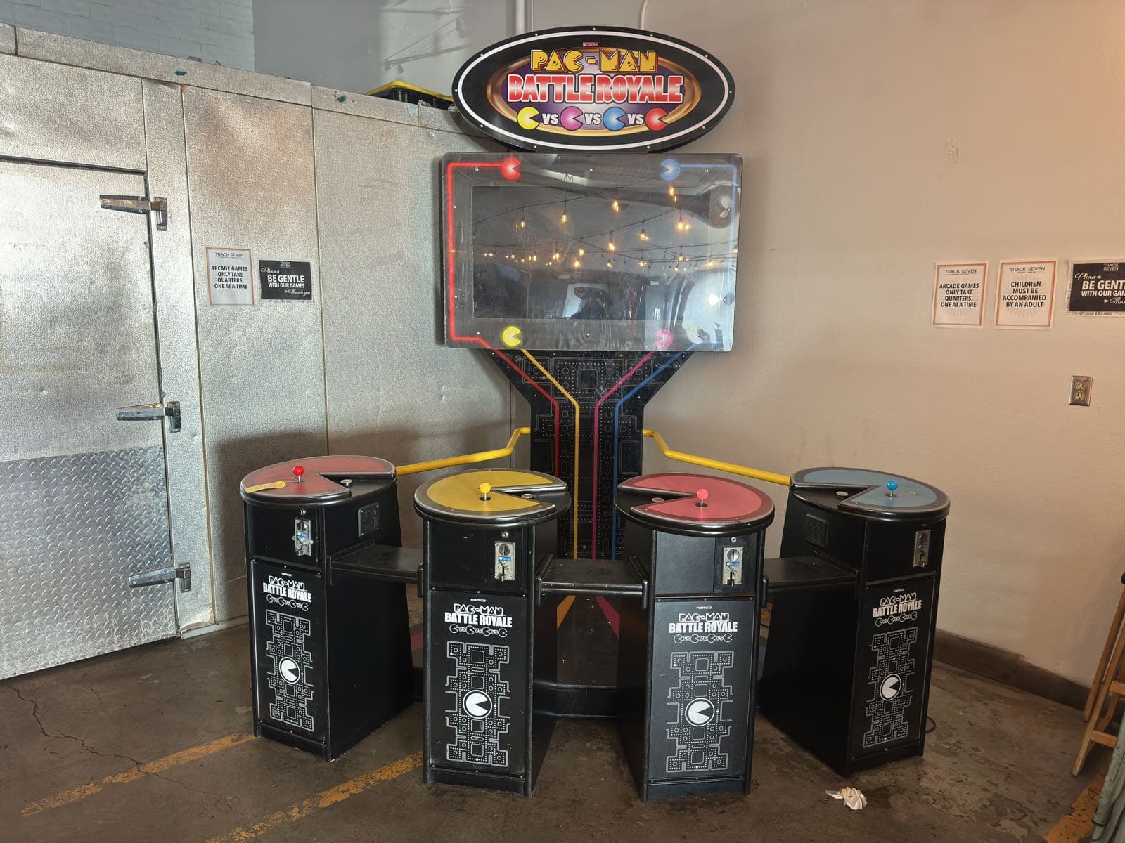 namco-pac-man-battle-royale-arcade-game-4aff86