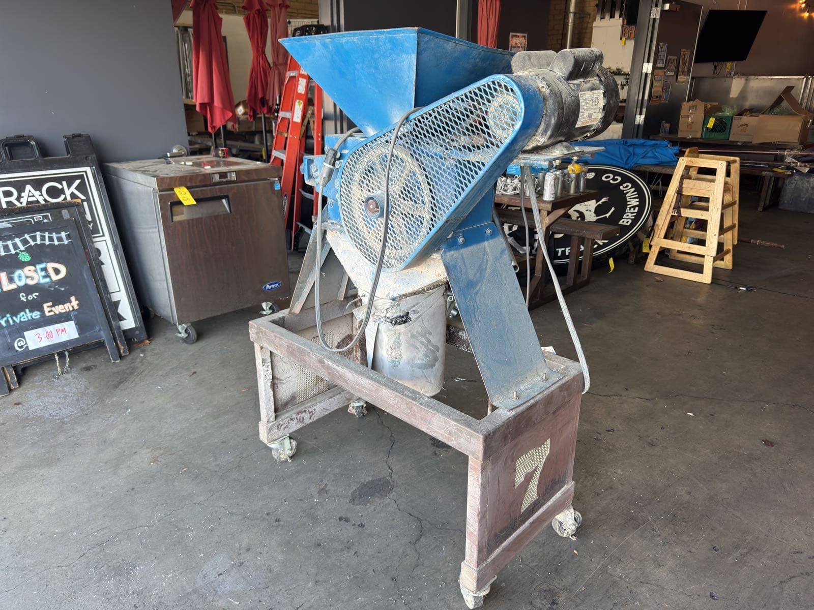 15hp-230v-mill-with-rolling-steel-base-mkrjeg31