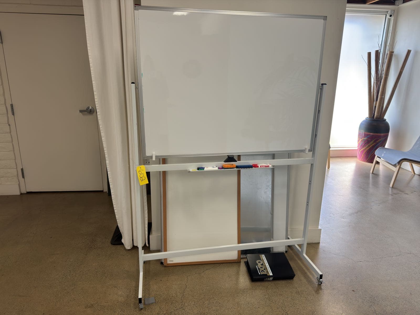 5-white-boards-of-various-sizes-with-markers-and-cleaner-ab51b9