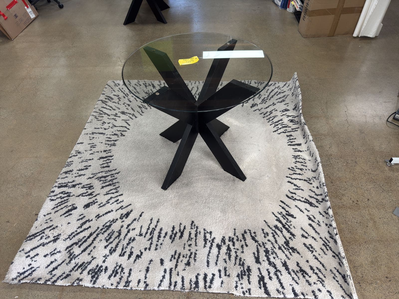 34-glass-table-and-rug-f8de48