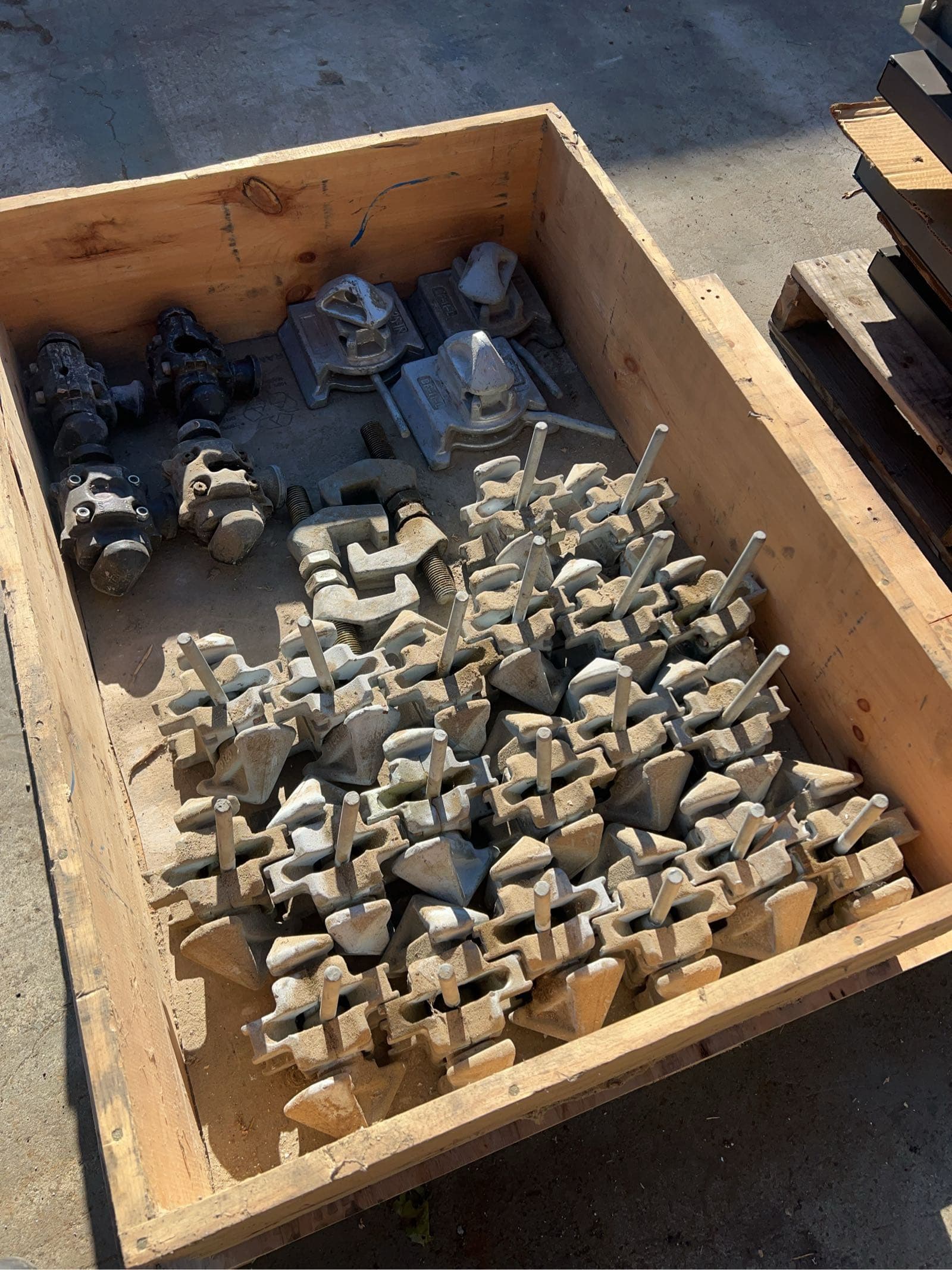 assorted-twistlock-hardware-for-shipping-containers-mkvskyfv