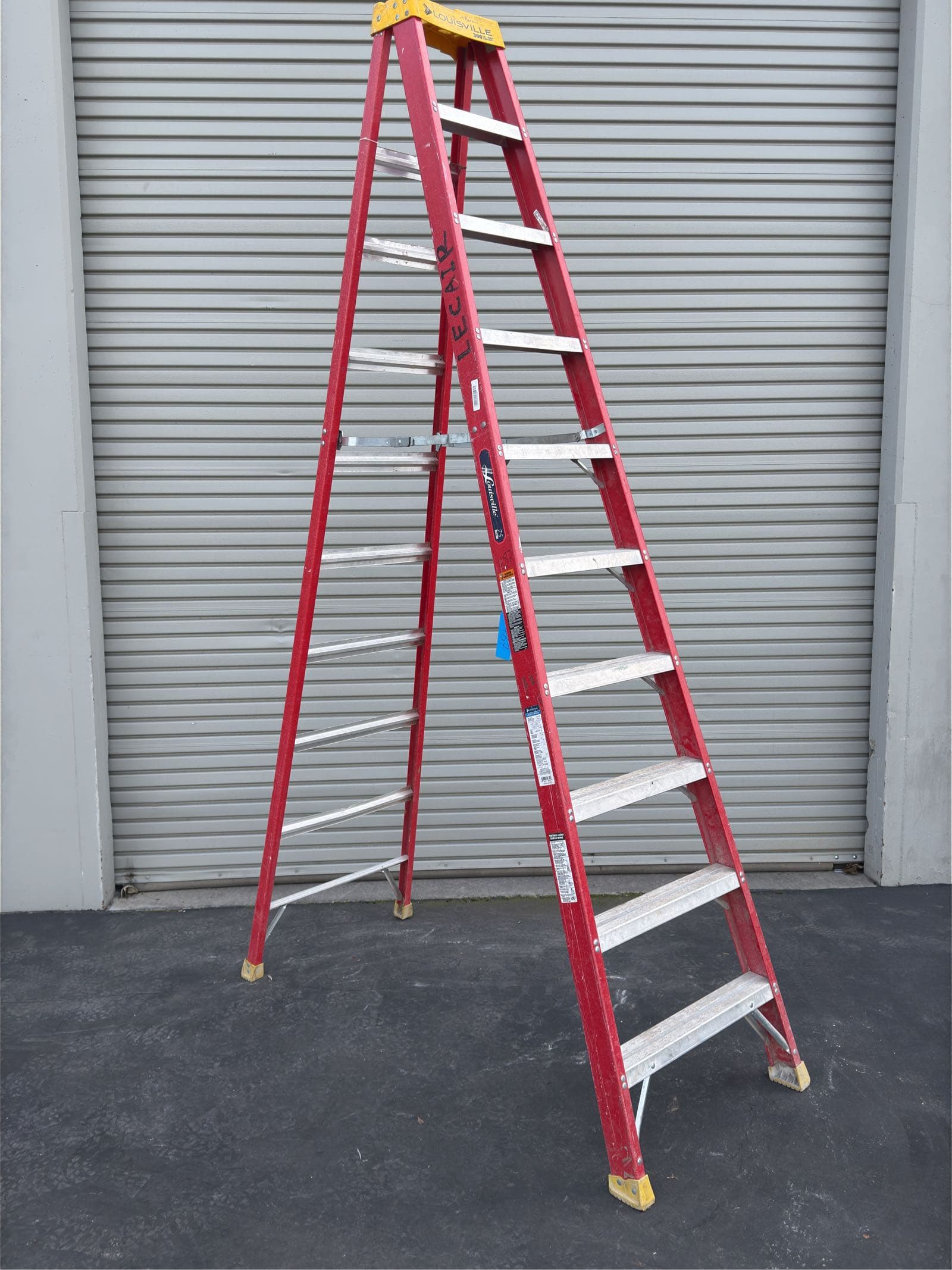 10-louisville-ladder-mknf1q9f